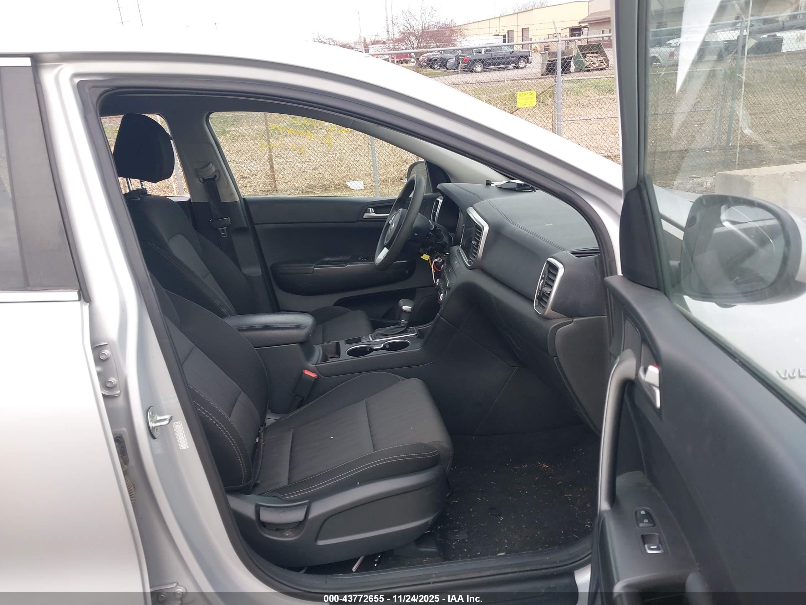 KIA SPORTAGE image 5