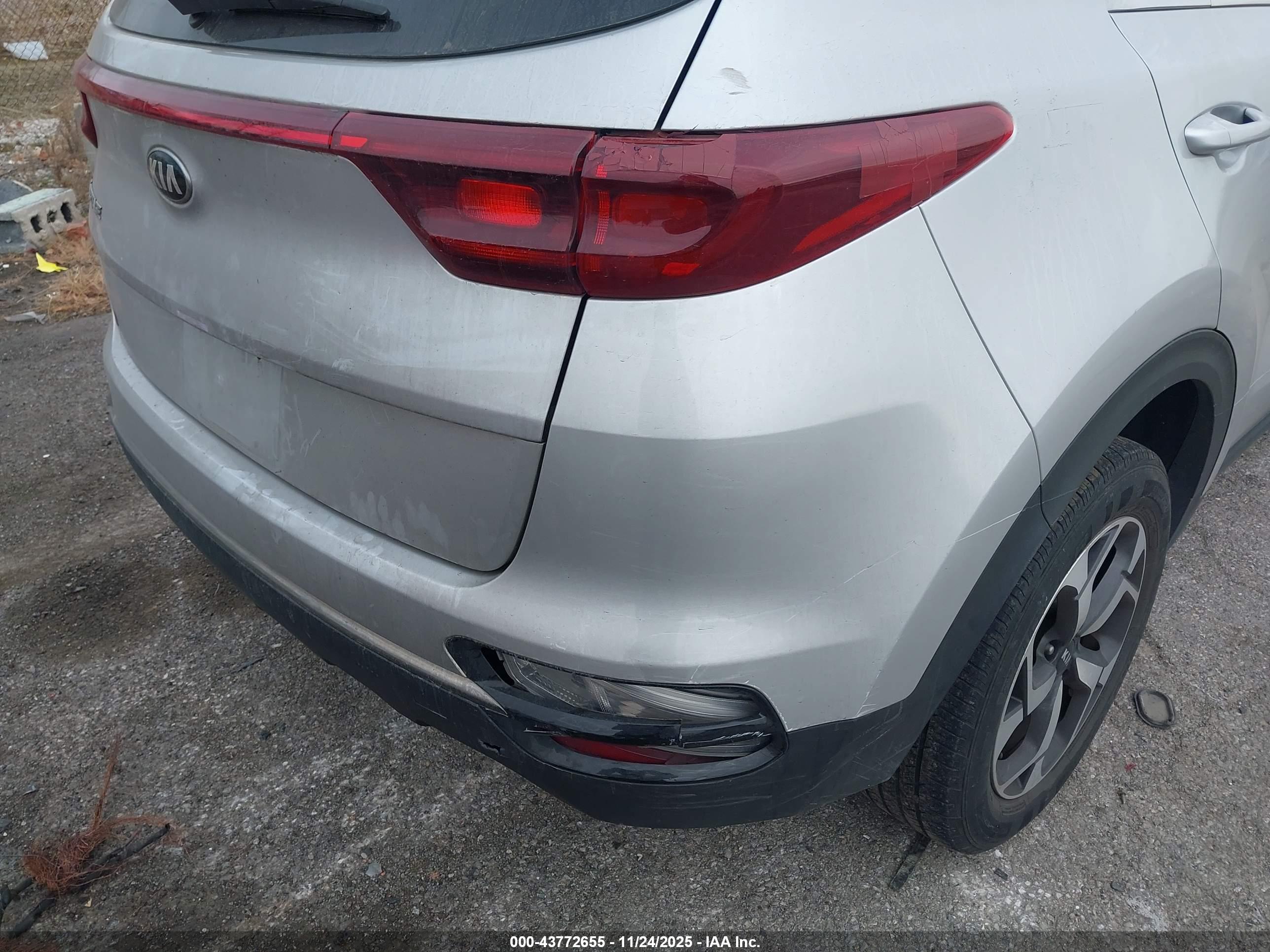 KIA SPORTAGE image 6