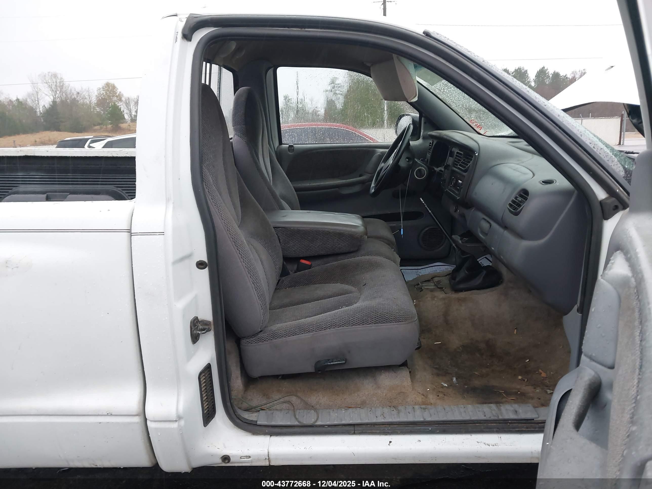 DODGE DAKOTA image 5