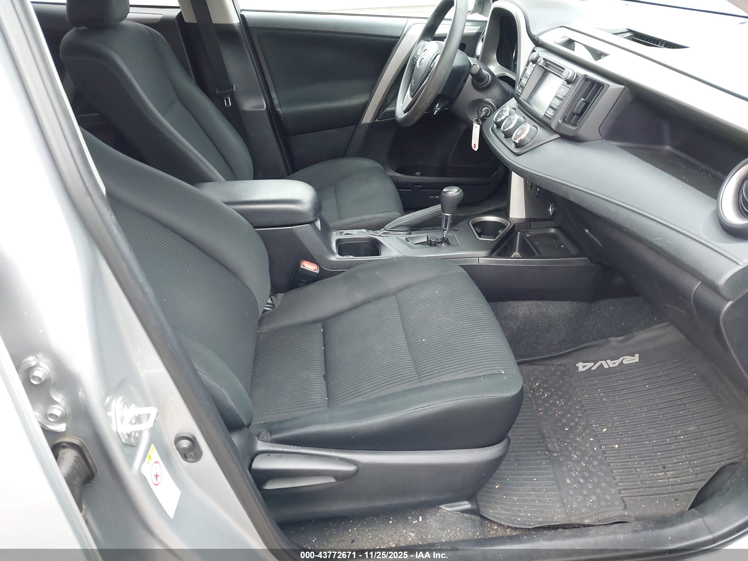 TOYOTA RAV4 image 5