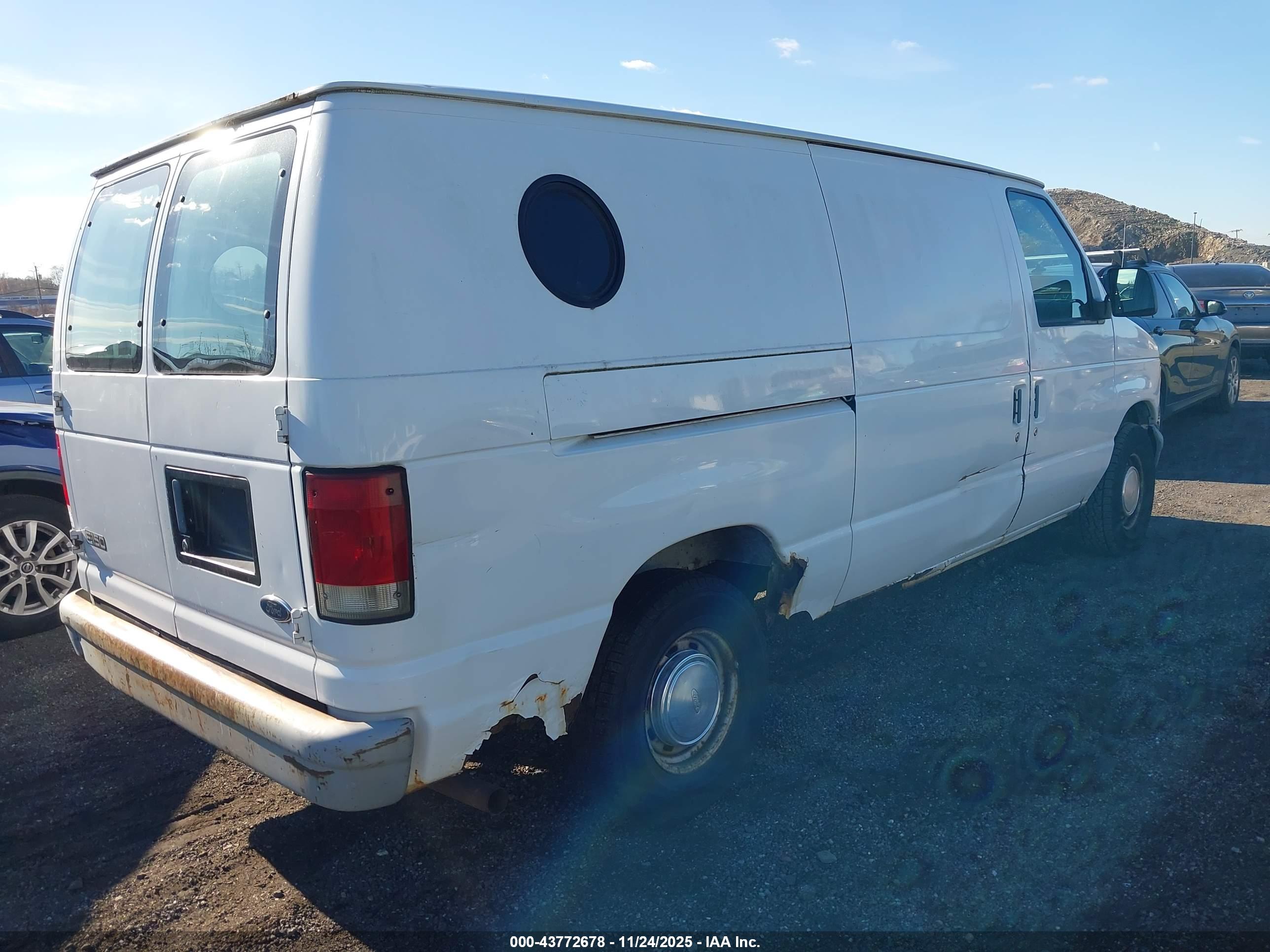 FORD E-150 image 4