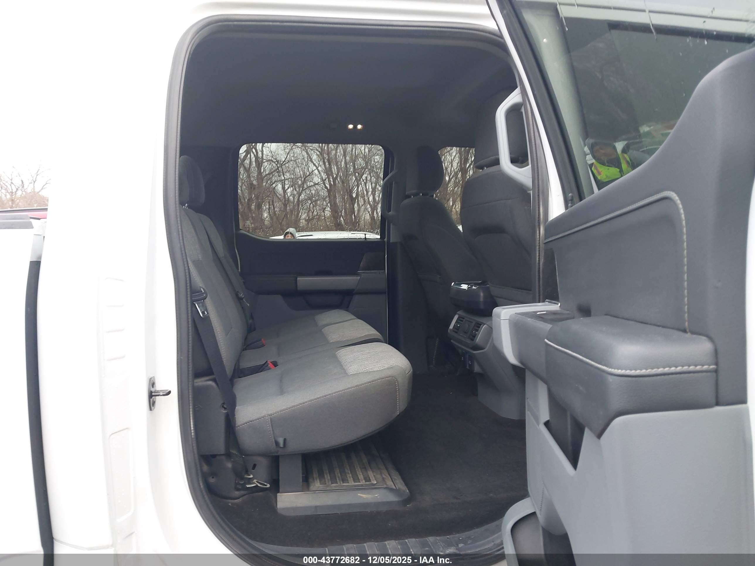 FORD F-150 image 8