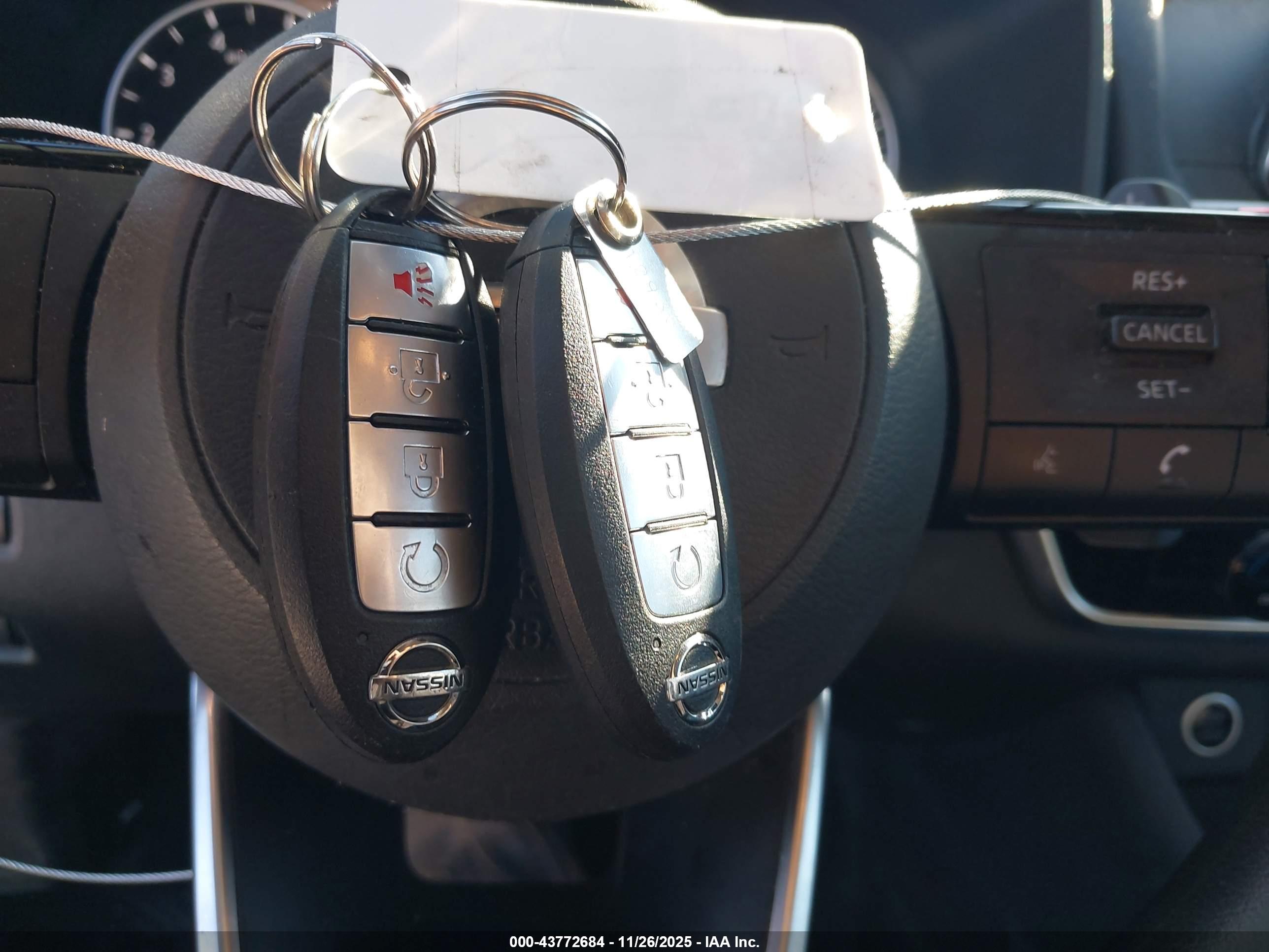 NISSAN ROGUE image 11