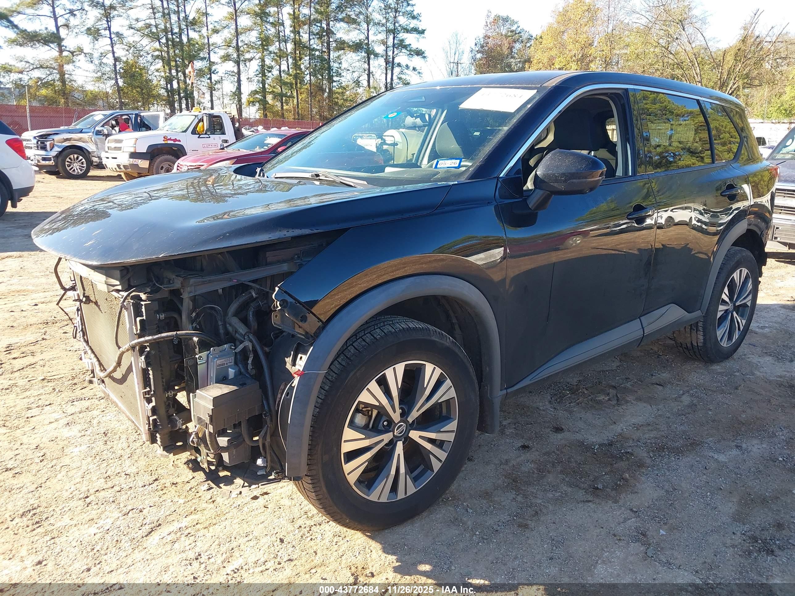 NISSAN ROGUE image 2