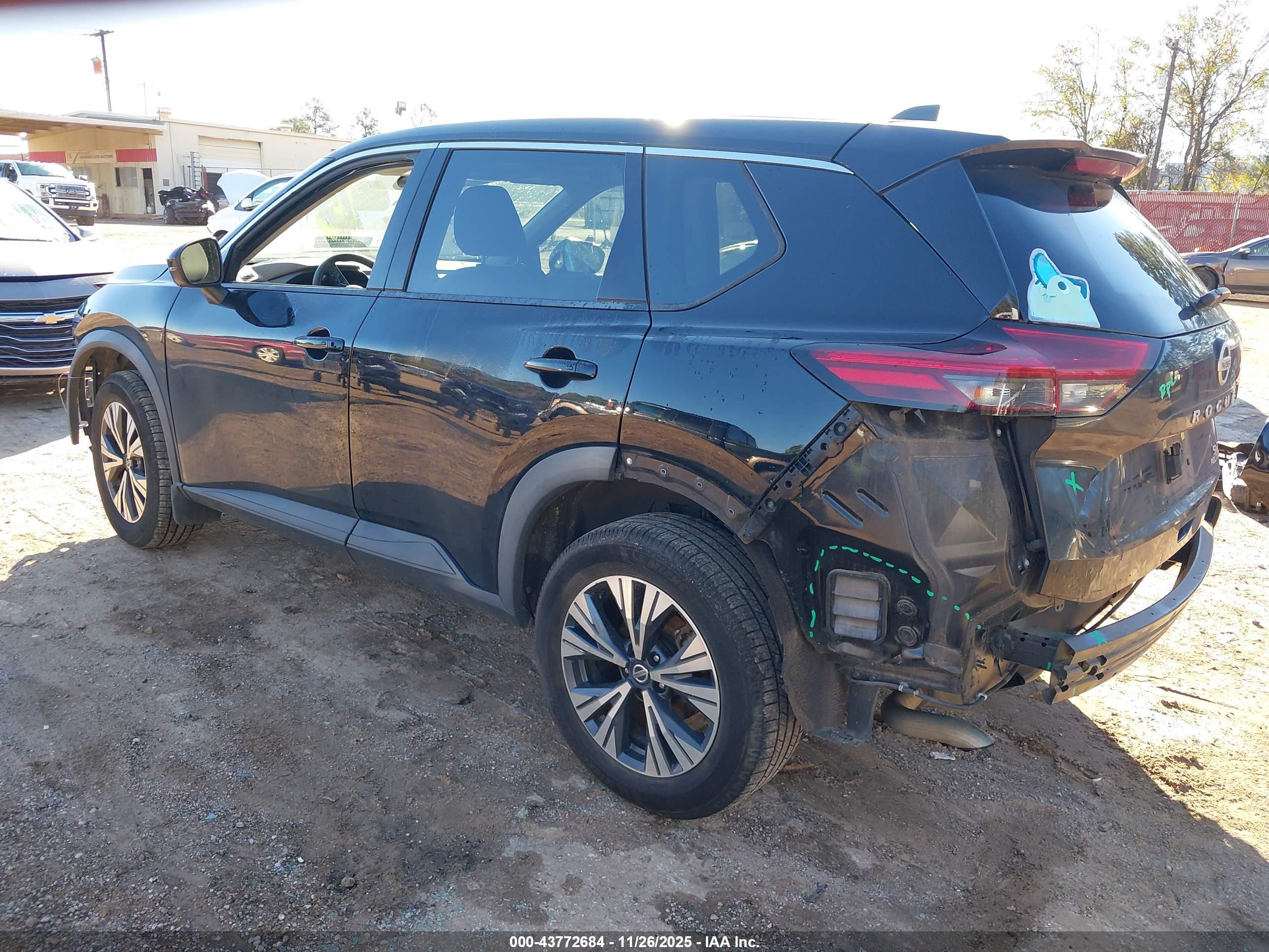 NISSAN ROGUE image 3