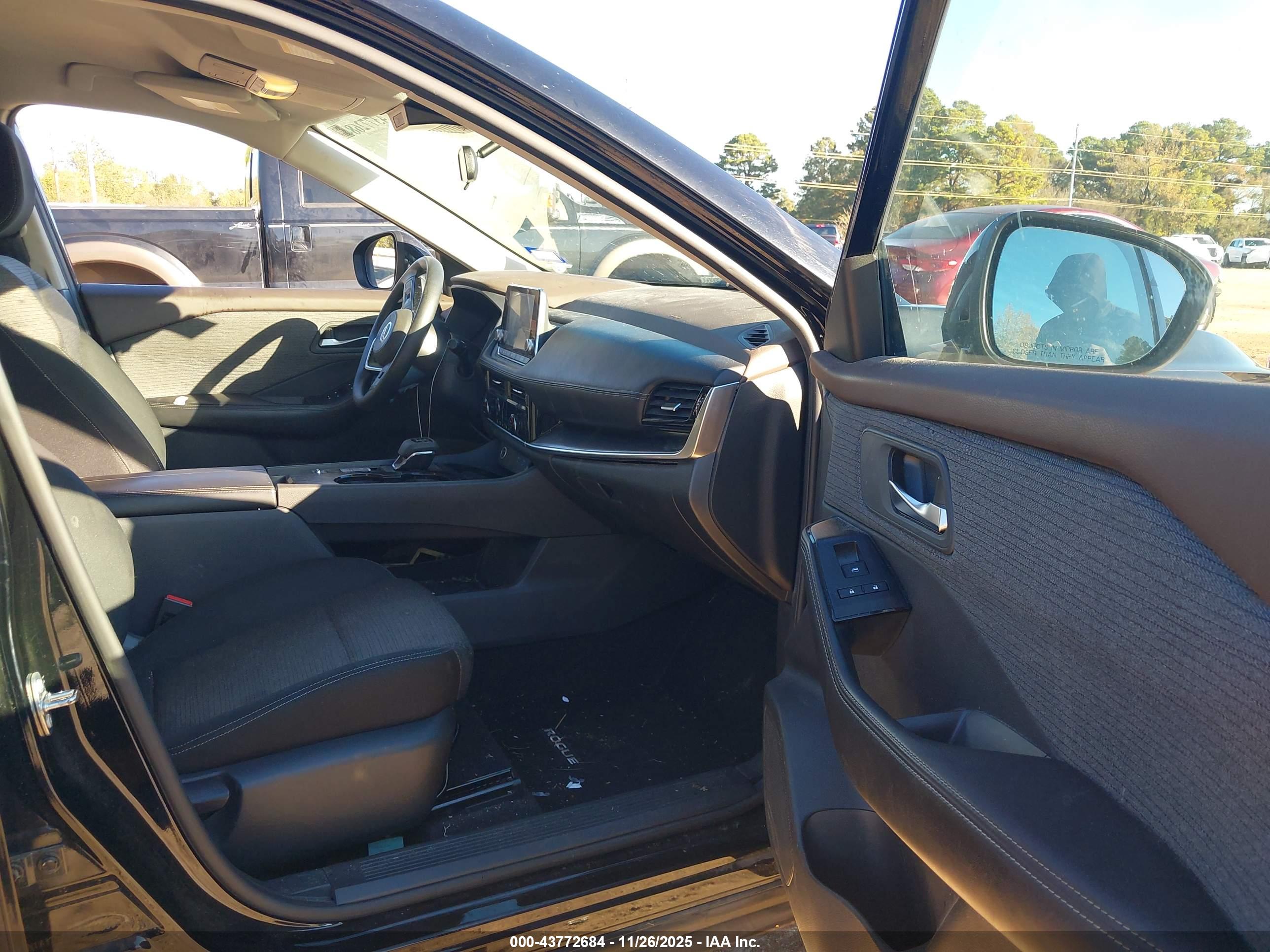 NISSAN ROGUE image 5