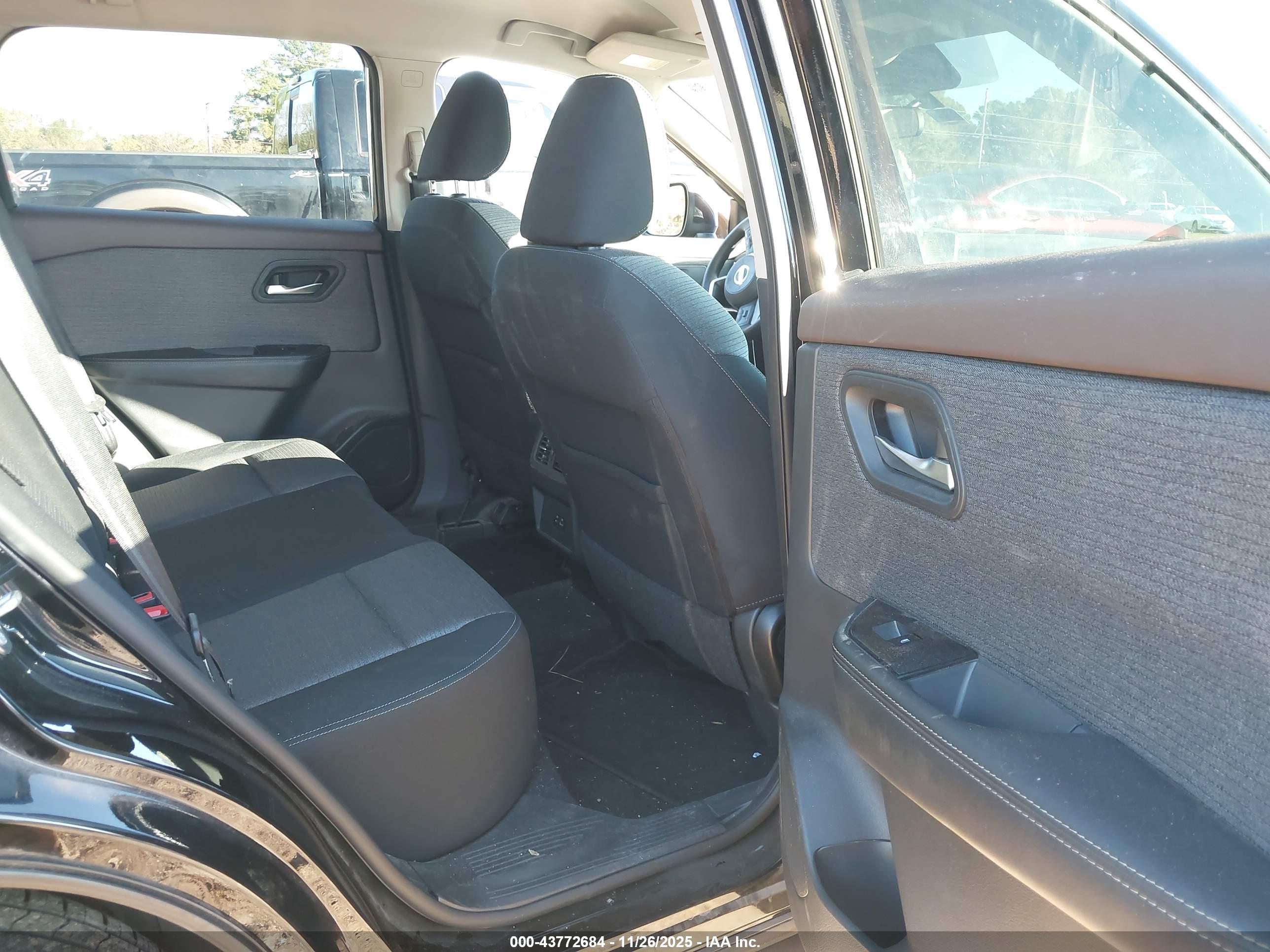 NISSAN ROGUE image 8
