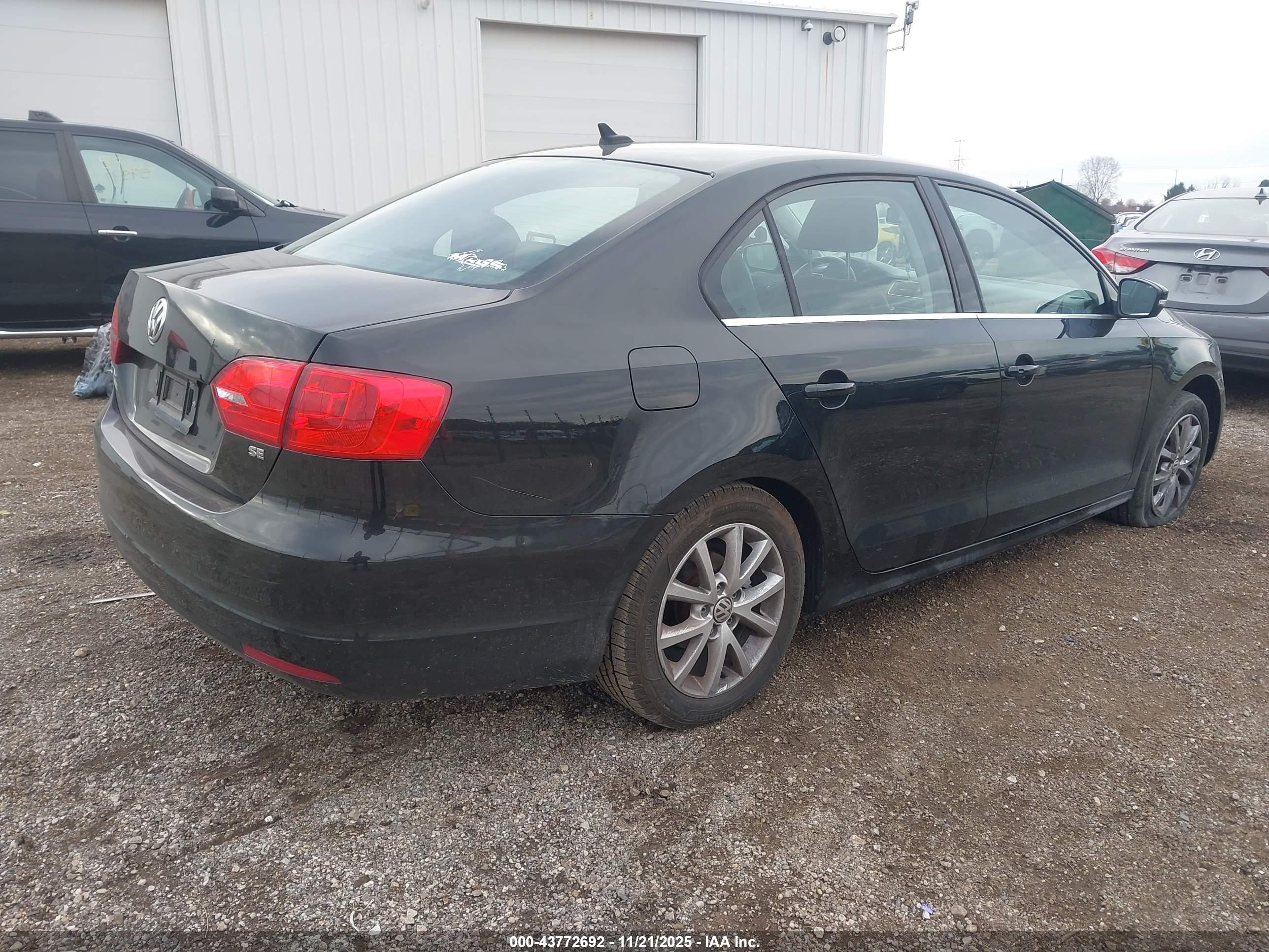 VOLKSWAGEN JETTA image 4