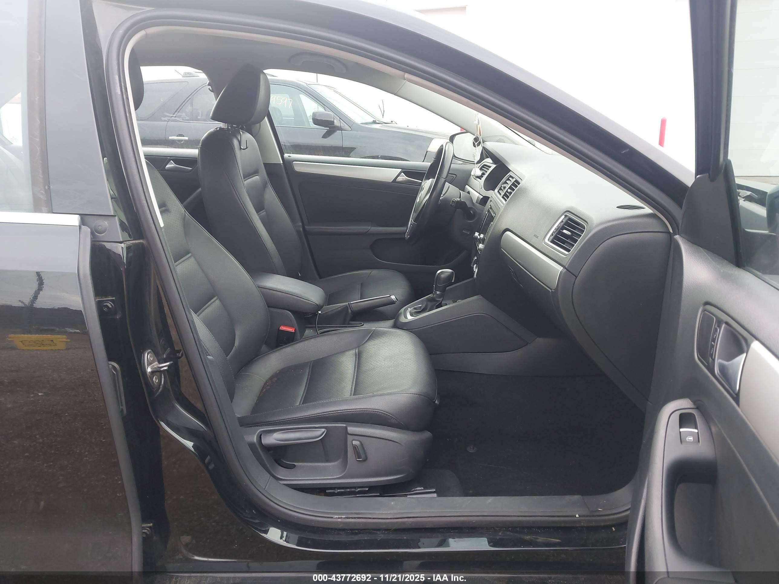 VOLKSWAGEN JETTA image 5