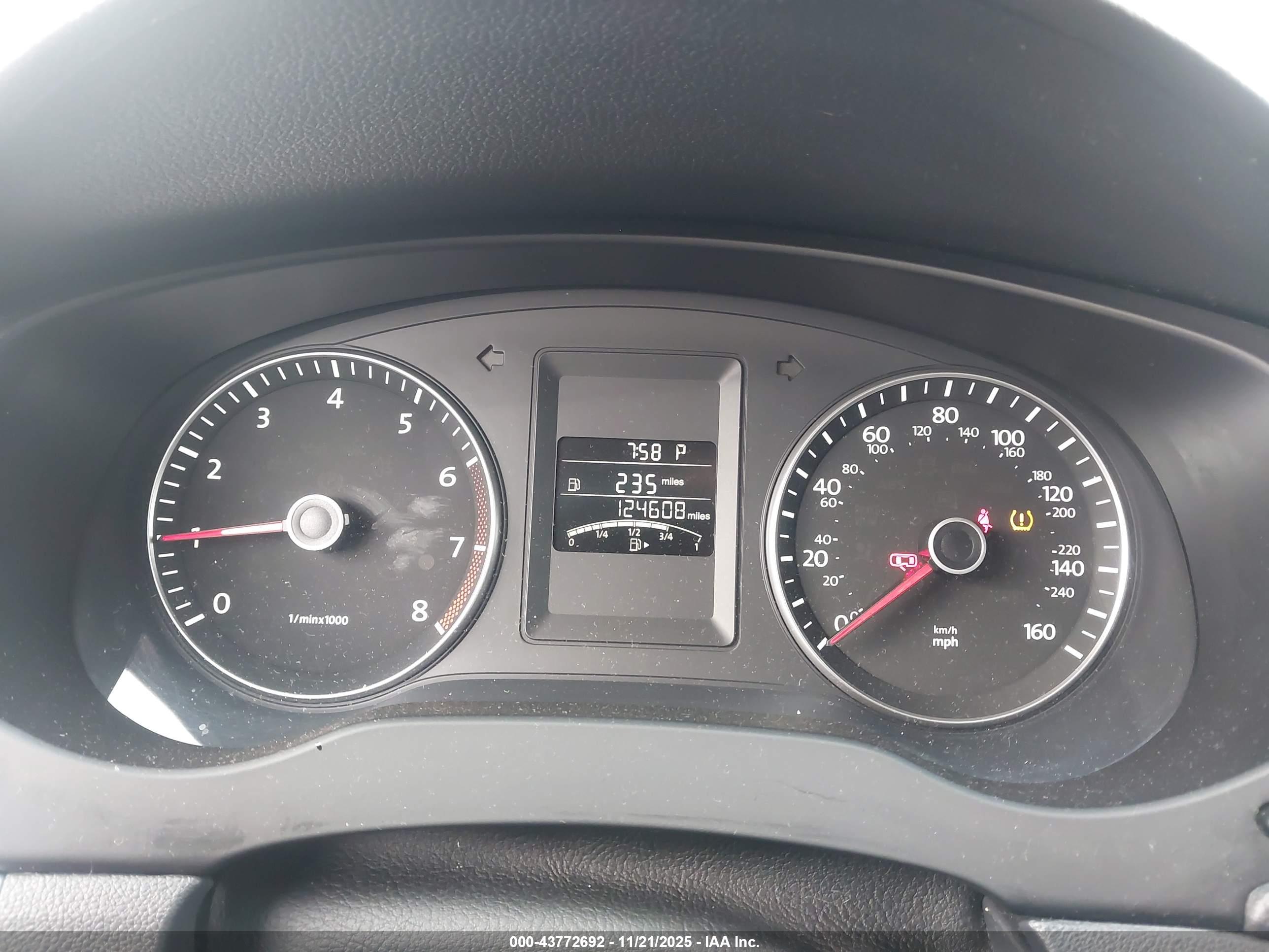 VOLKSWAGEN JETTA image 7