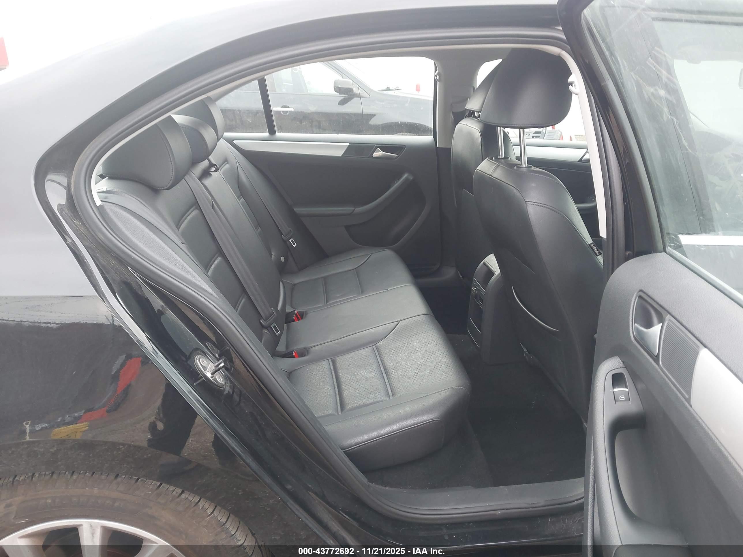 VOLKSWAGEN JETTA image 8