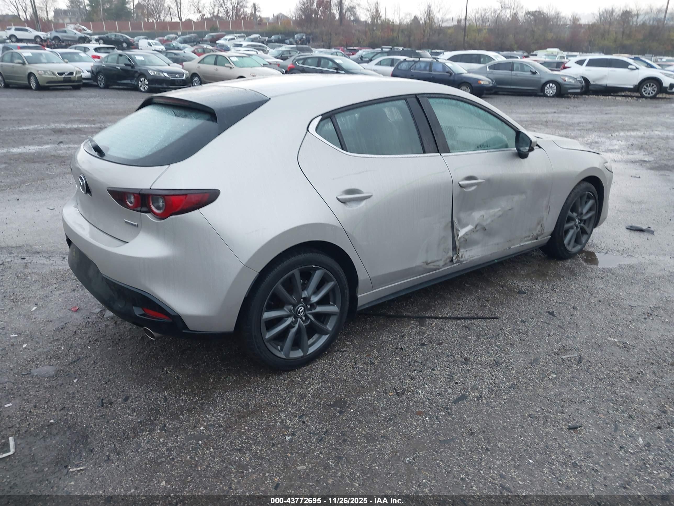 MAZDA MAZDA3 image 4