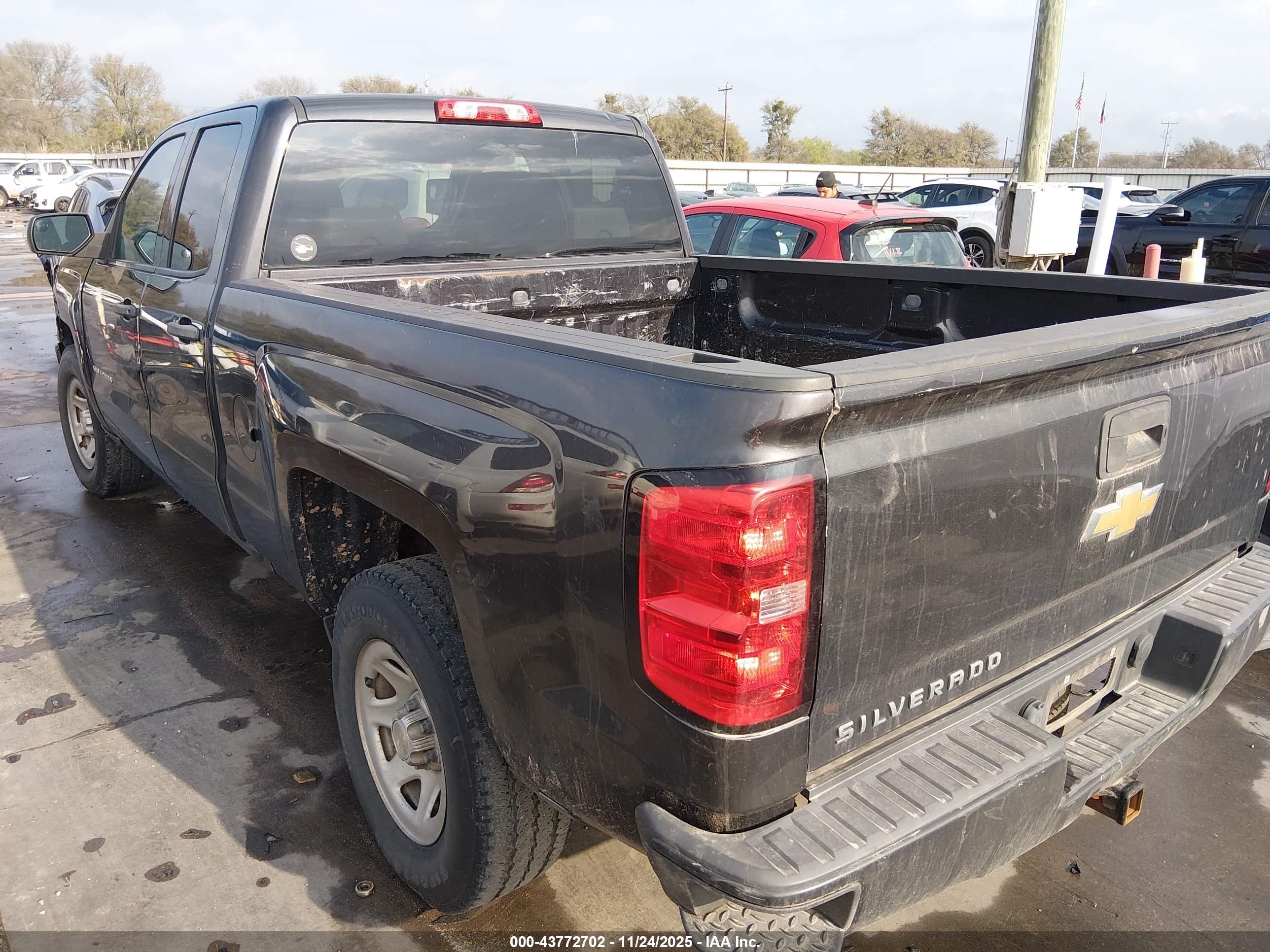 CHEVROLET SILVERADO image 3