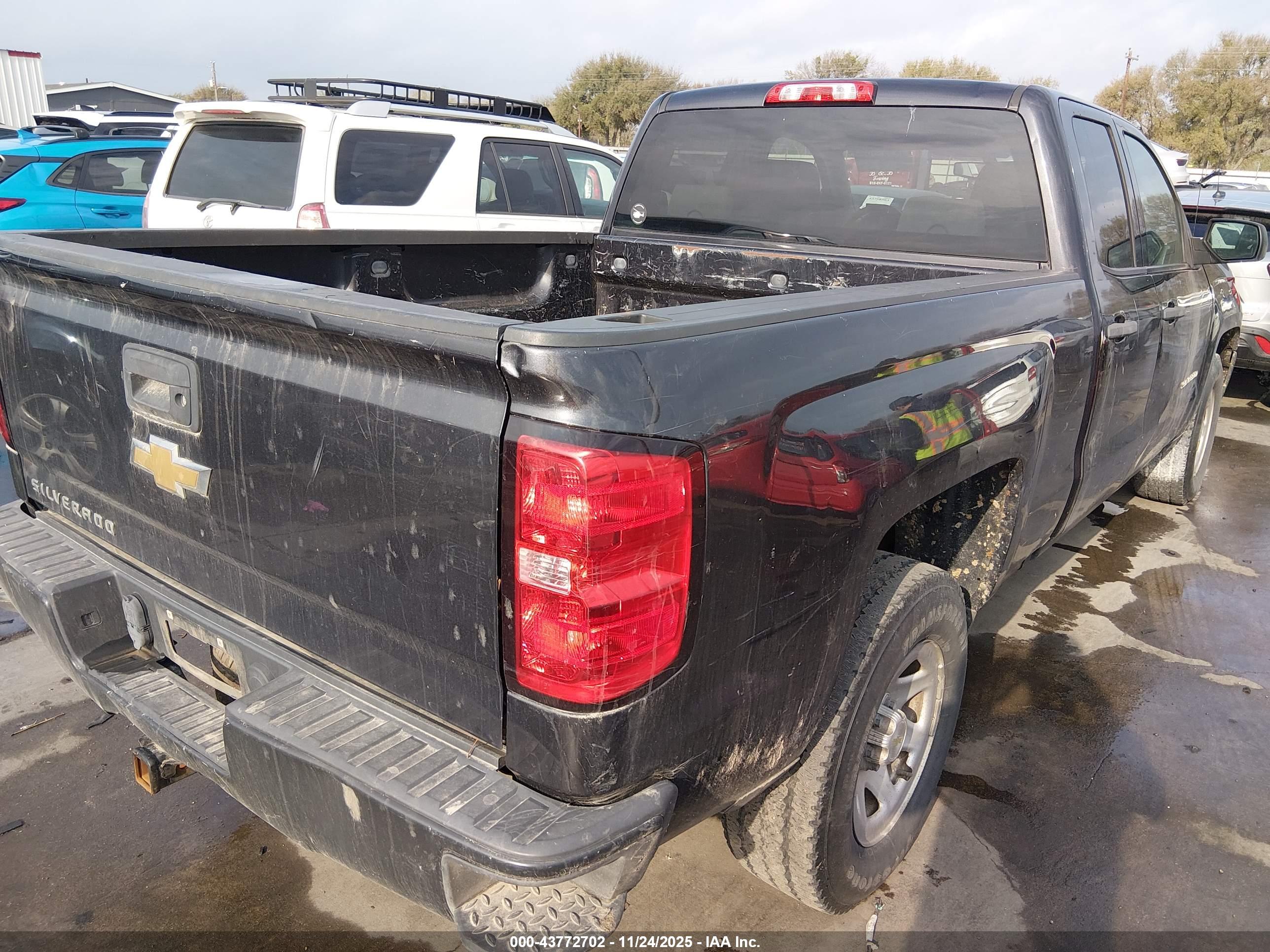 CHEVROLET SILVERADO image 4