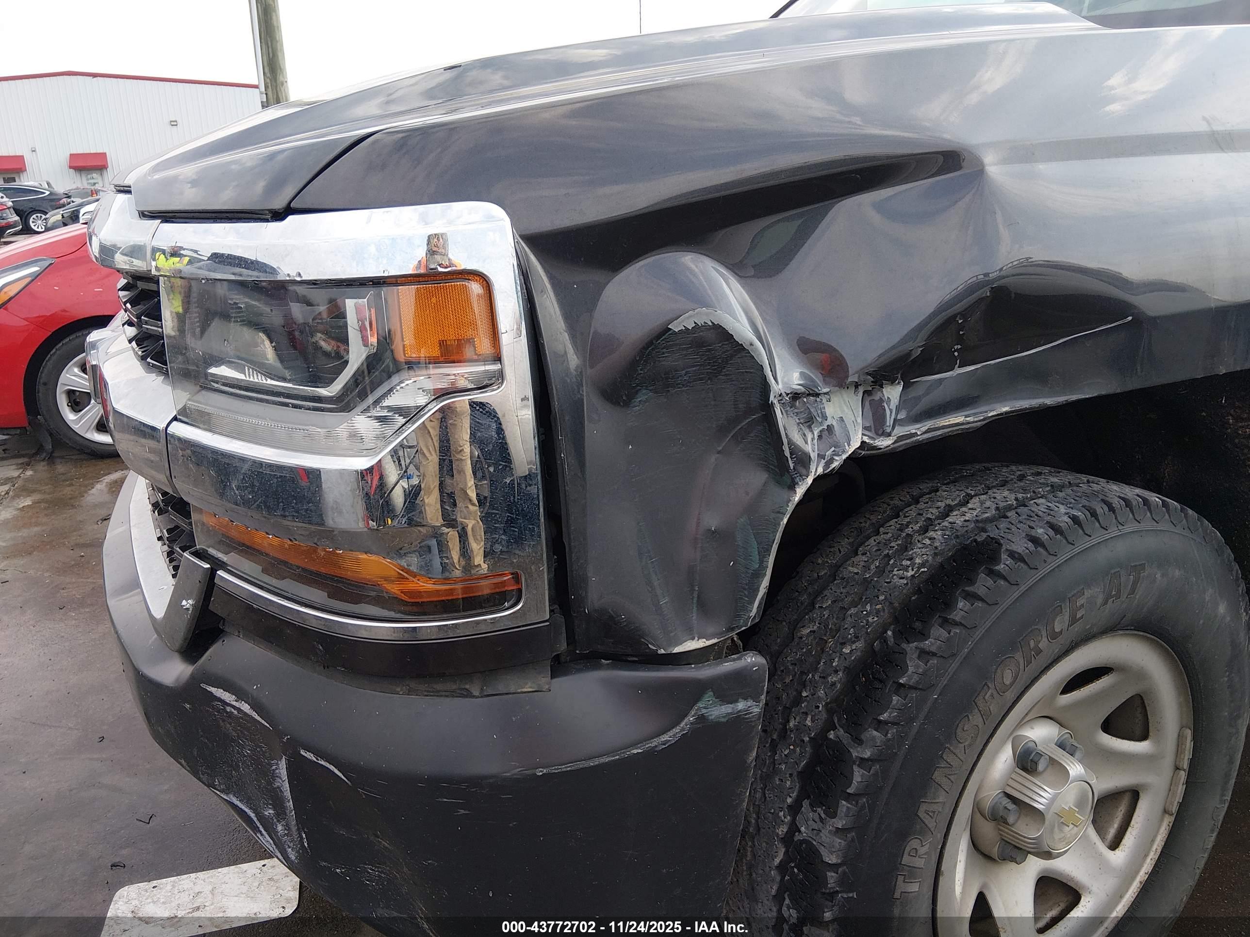 CHEVROLET SILVERADO image 6