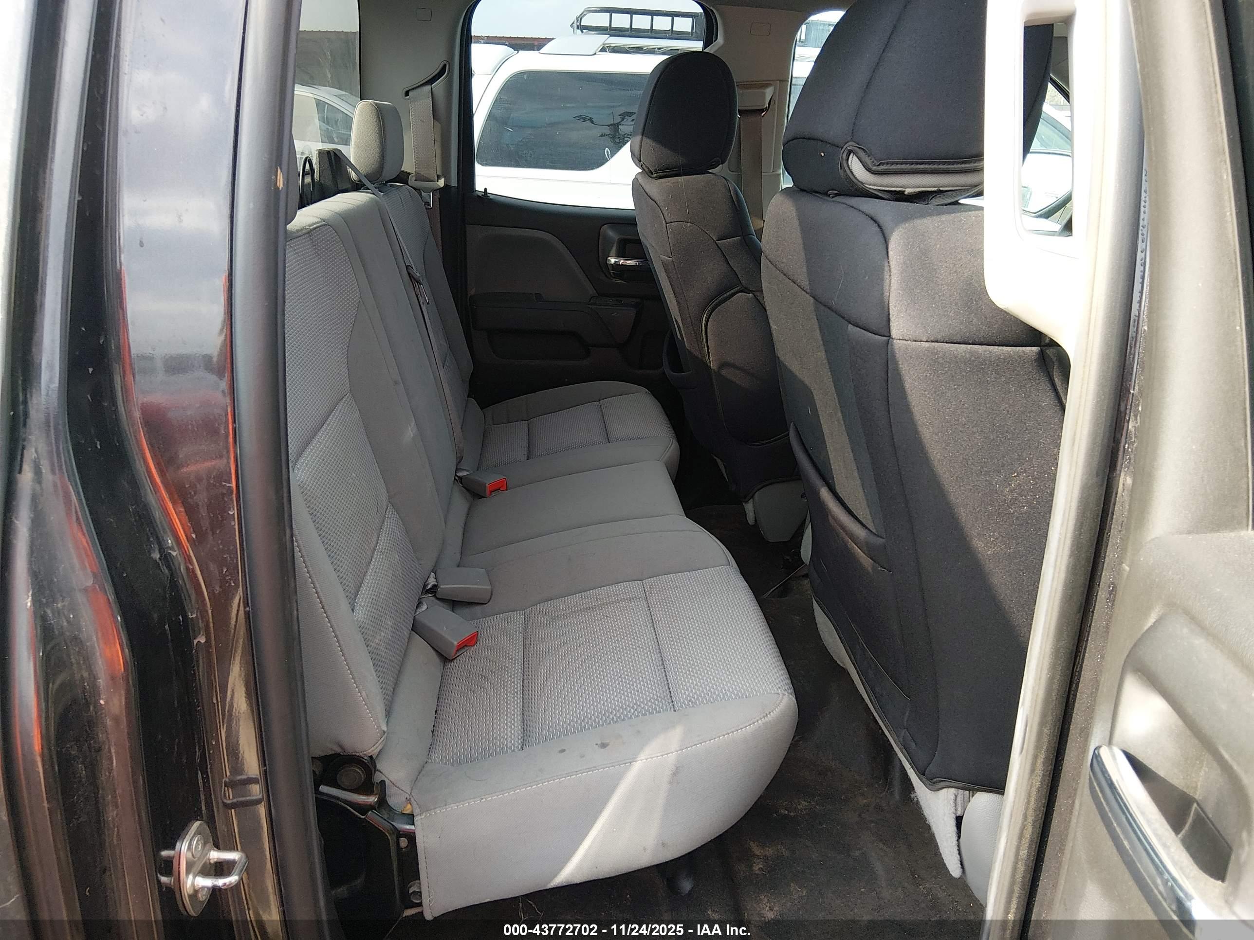 CHEVROLET SILVERADO image 8
