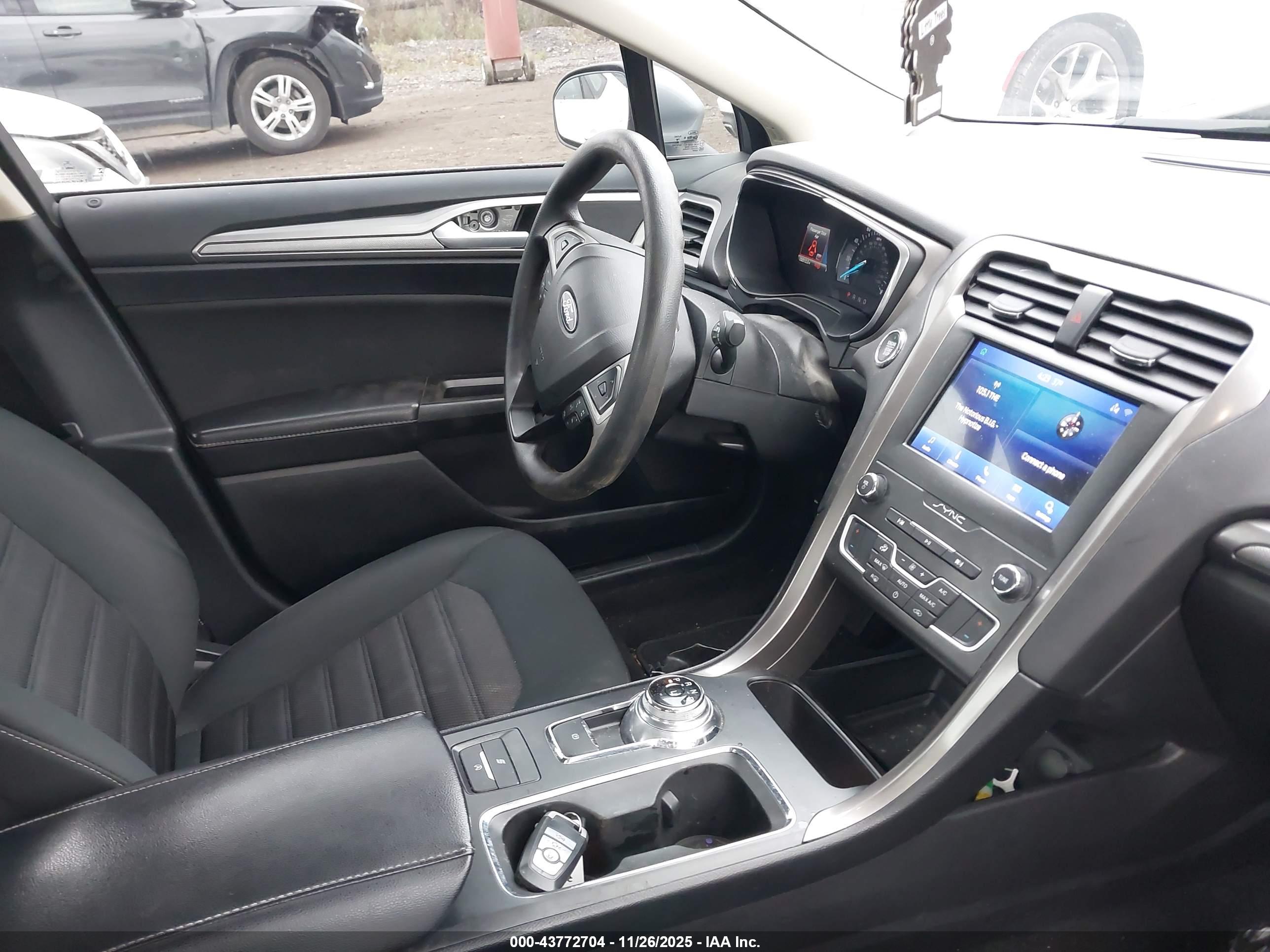 FORD FUSION image 5