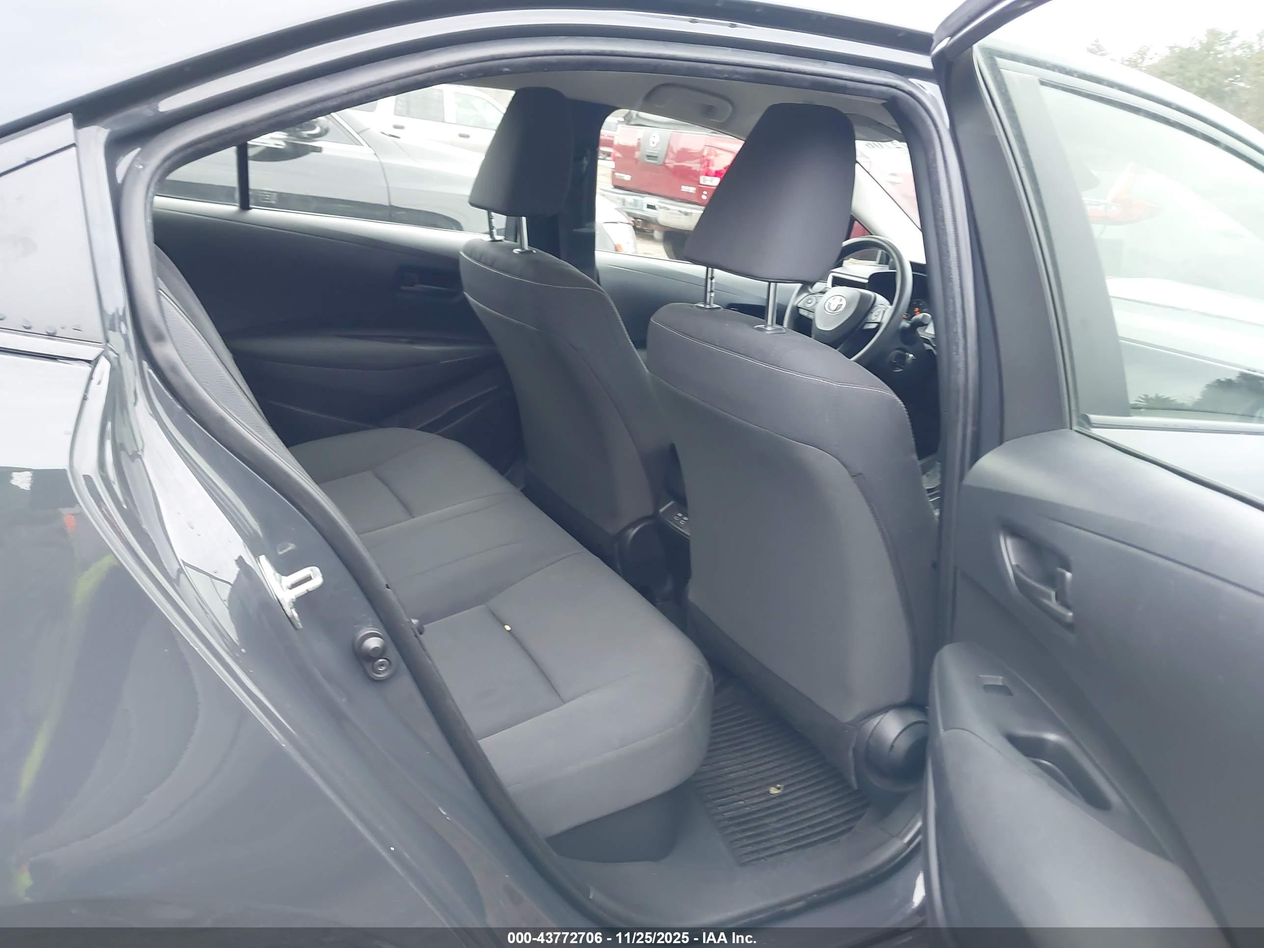 TOYOTA COROLLA image 8