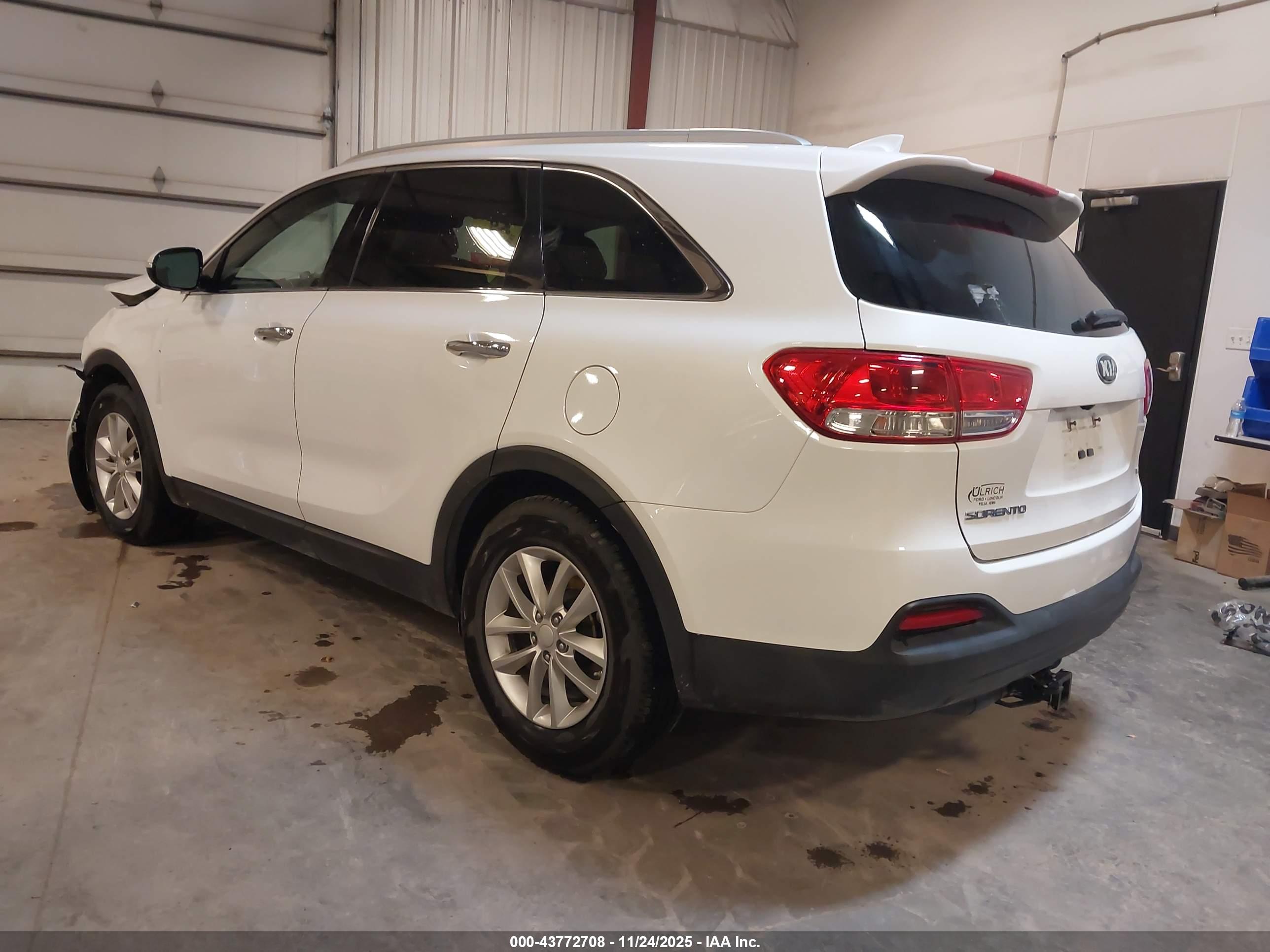 KIA SORENTO image 3