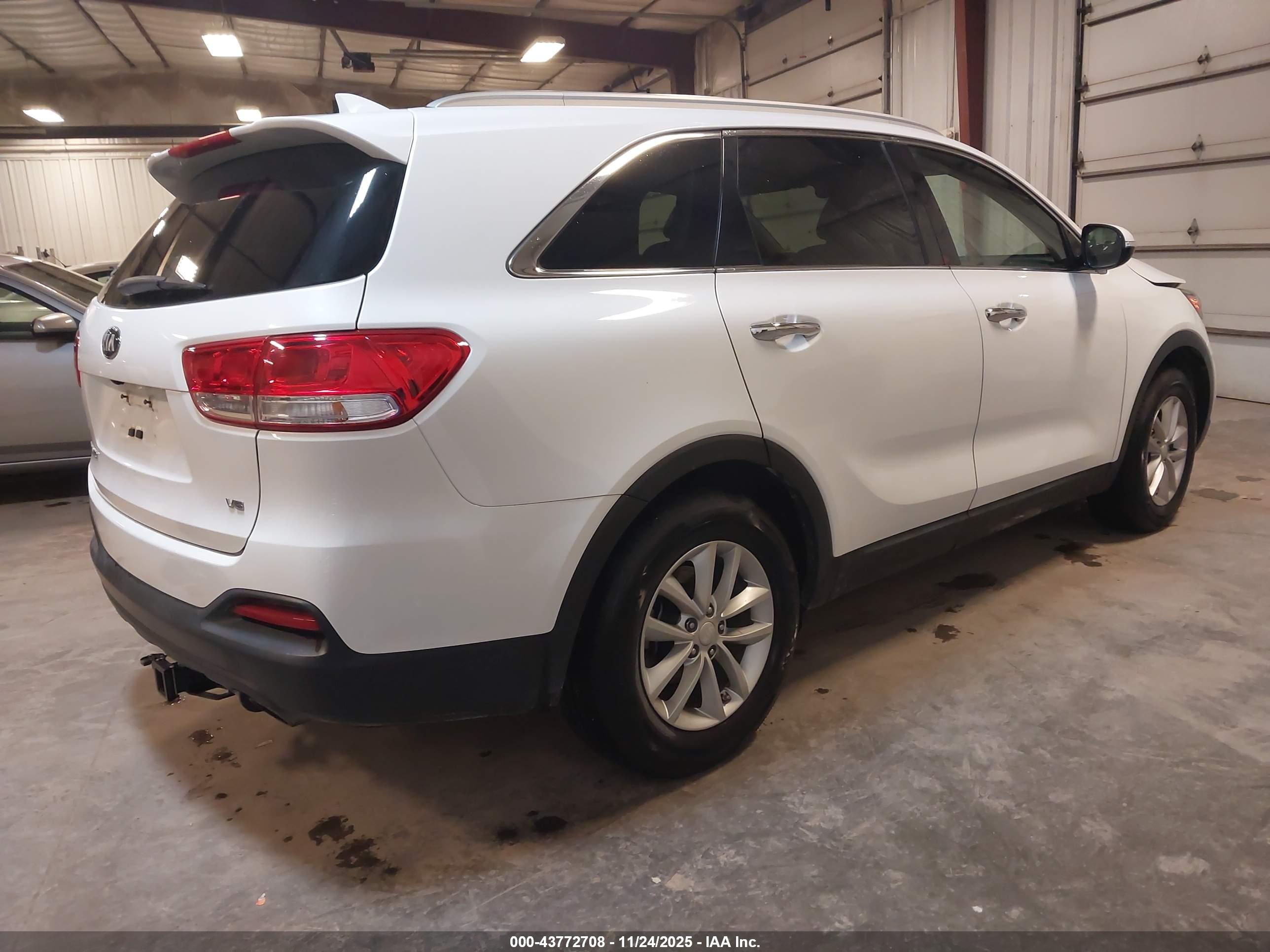 KIA SORENTO image 4