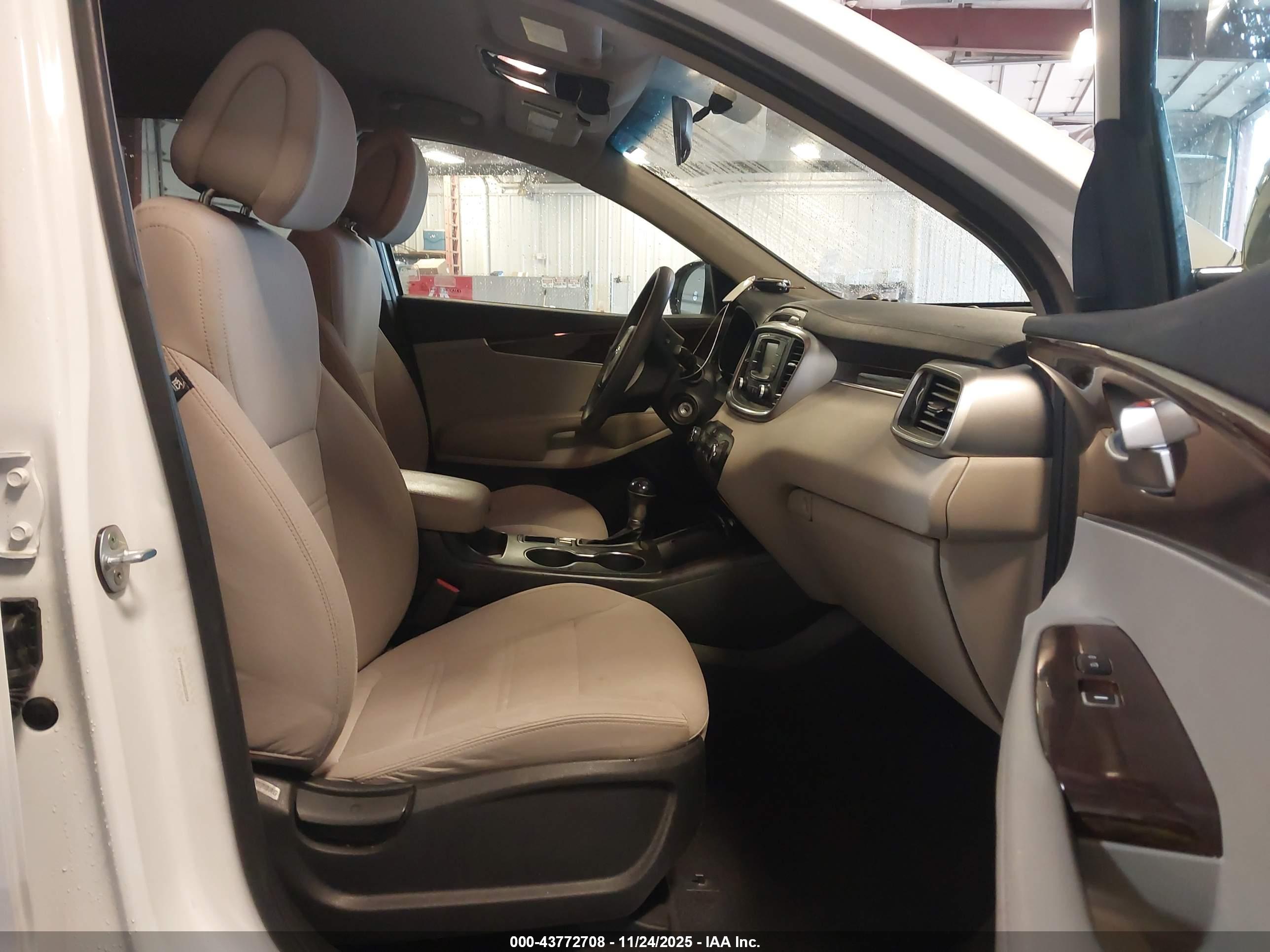 KIA SORENTO image 5