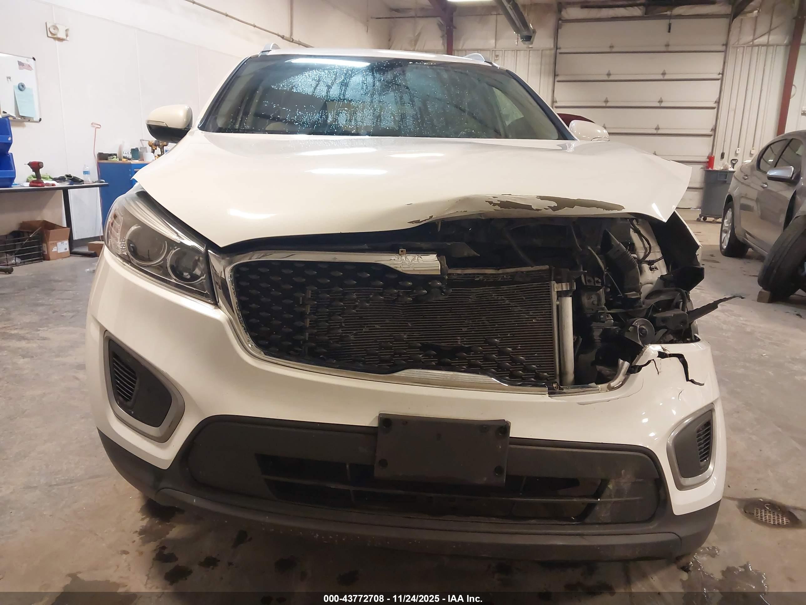KIA SORENTO image 6