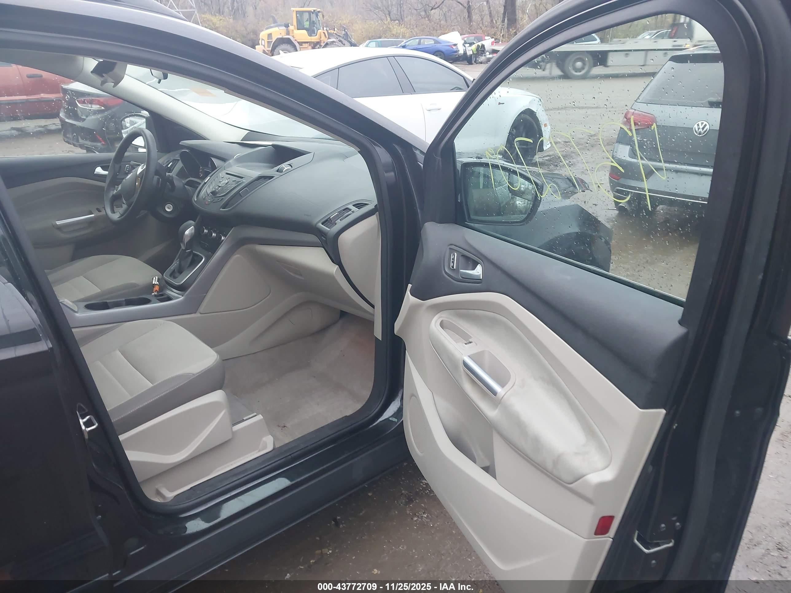 FORD ESCAPE image 5
