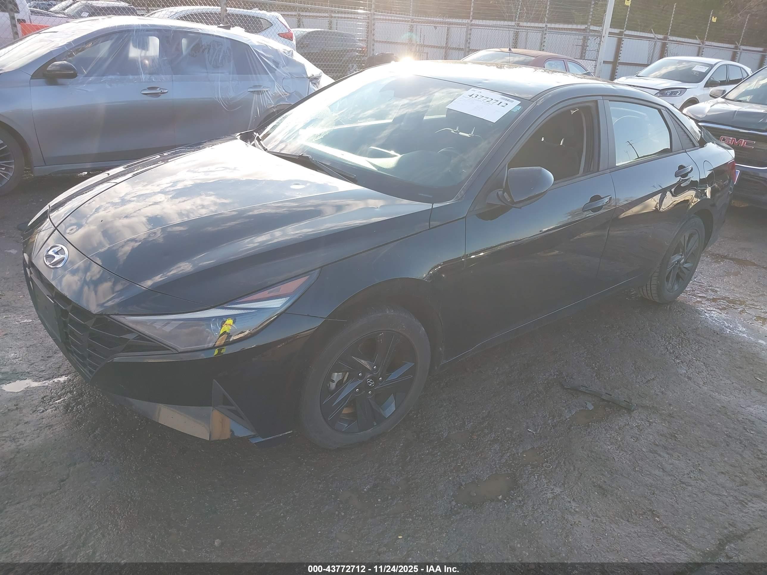 HYUNDAI ELANTRA image 2