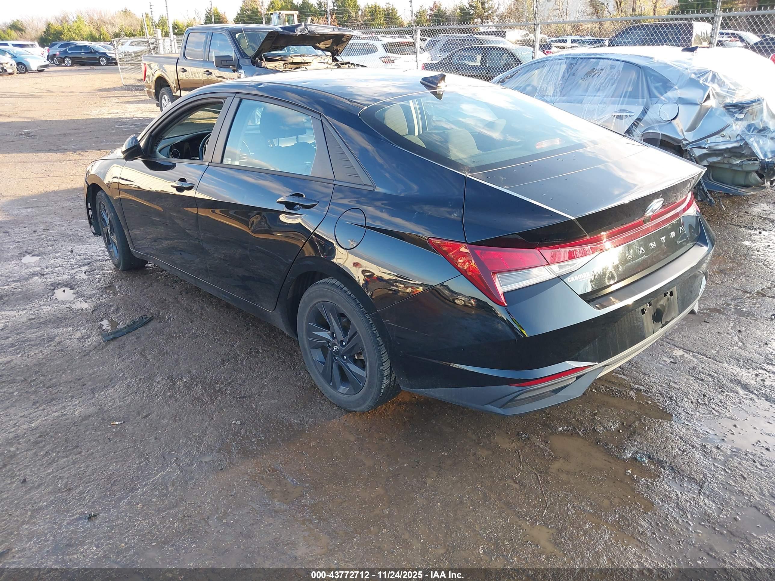 HYUNDAI ELANTRA image 3