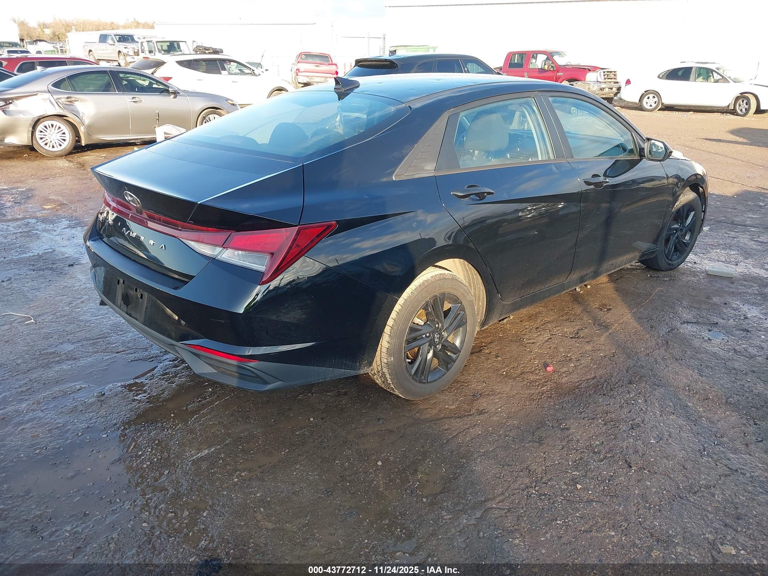 HYUNDAI ELANTRA image 4
