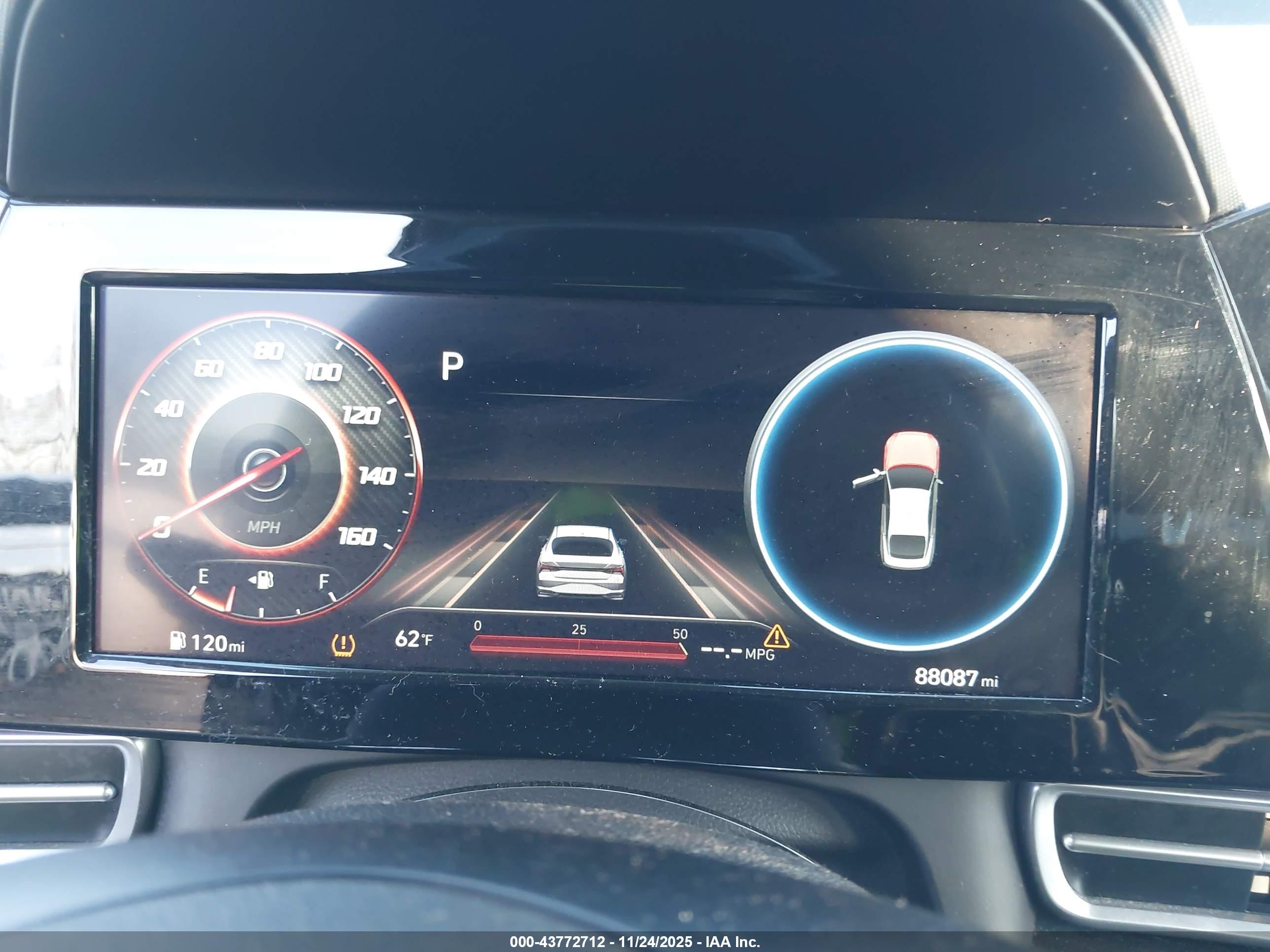 HYUNDAI ELANTRA image 7
