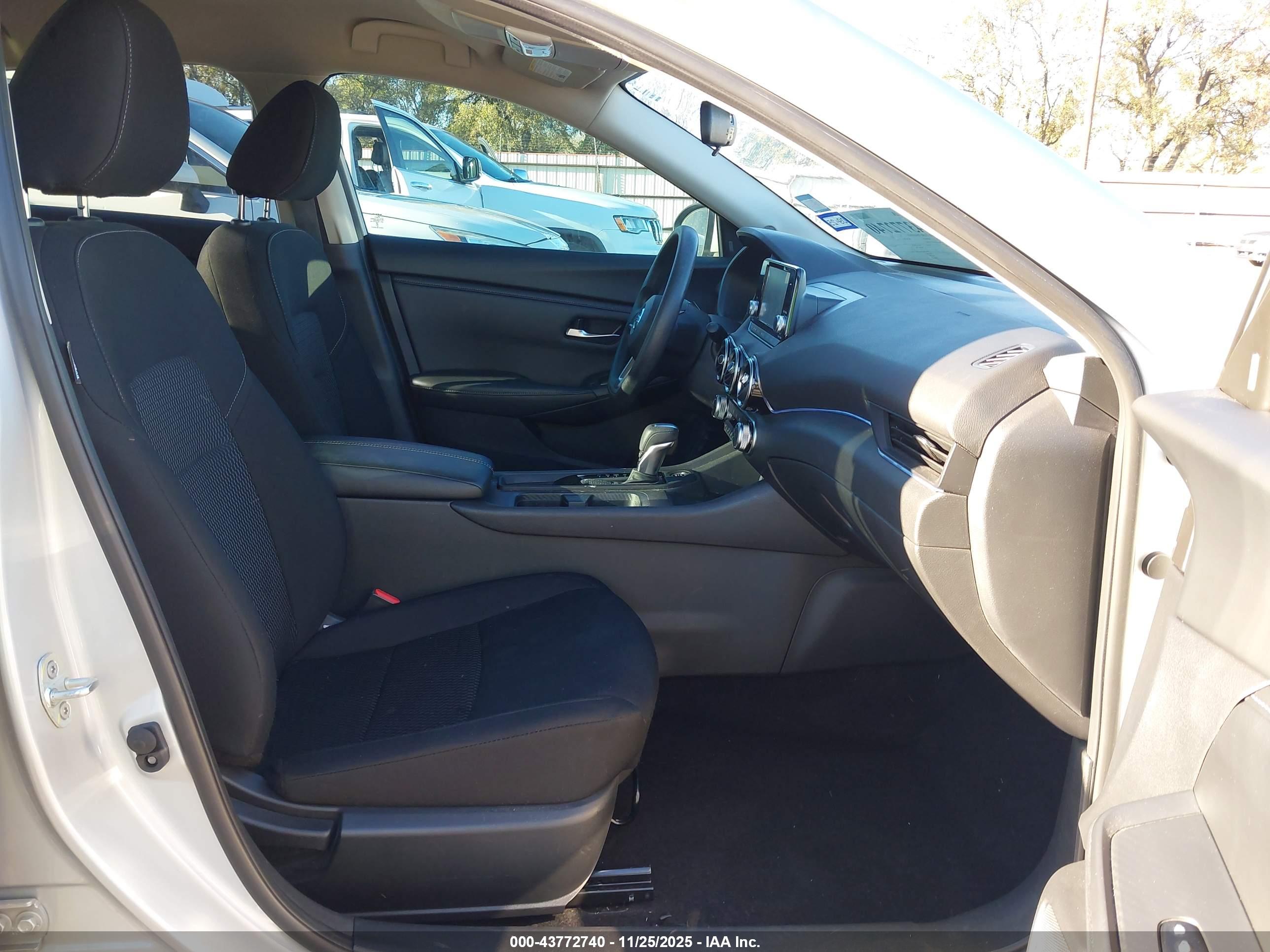 NISSAN SENTRA image 5