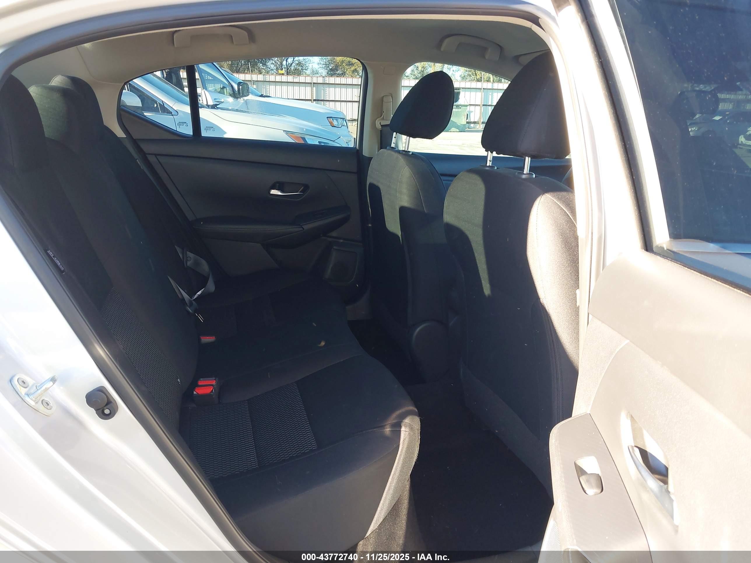 NISSAN SENTRA image 8