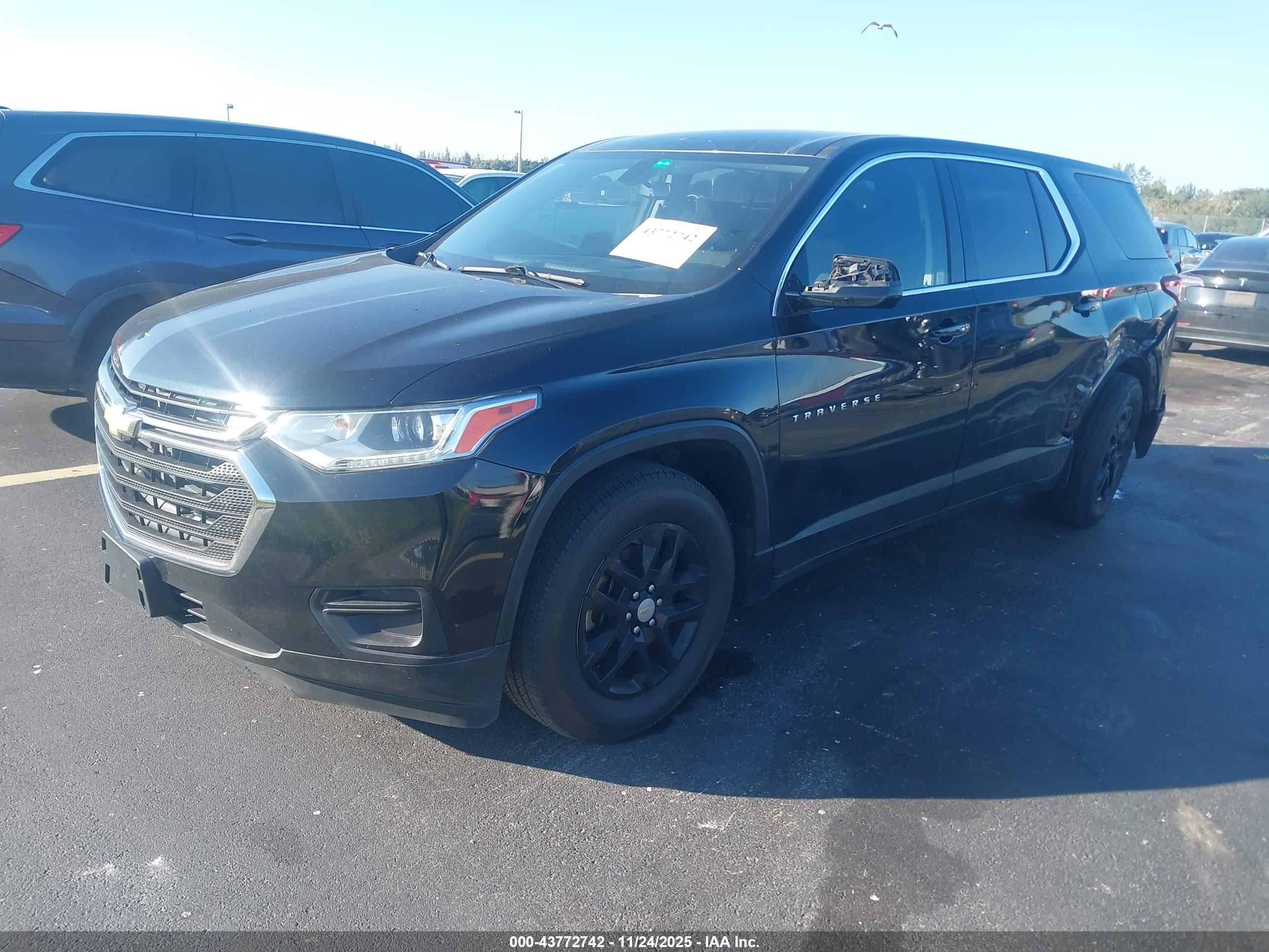CHEVROLET TRAVERSE image 2