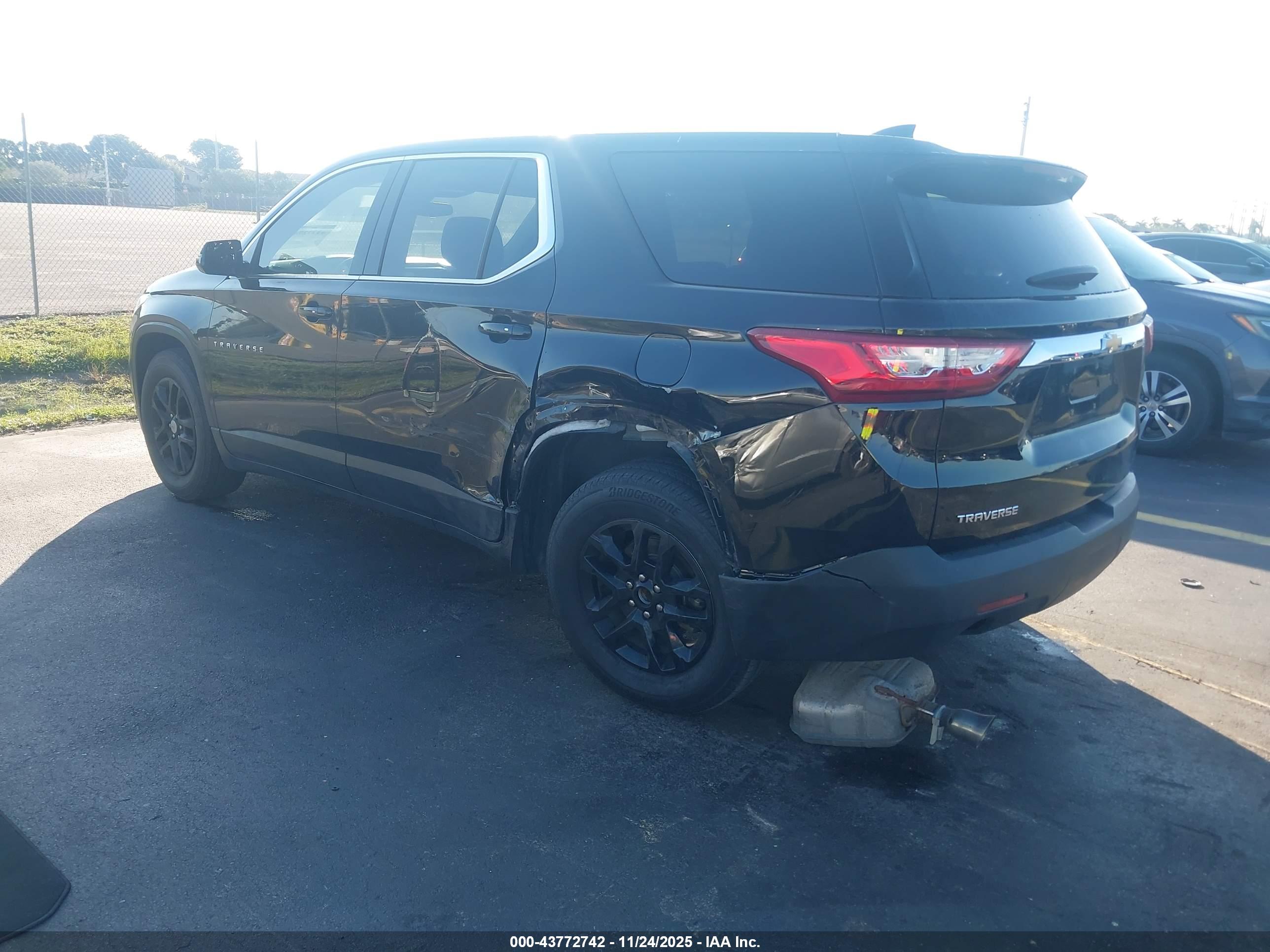 CHEVROLET TRAVERSE image 3