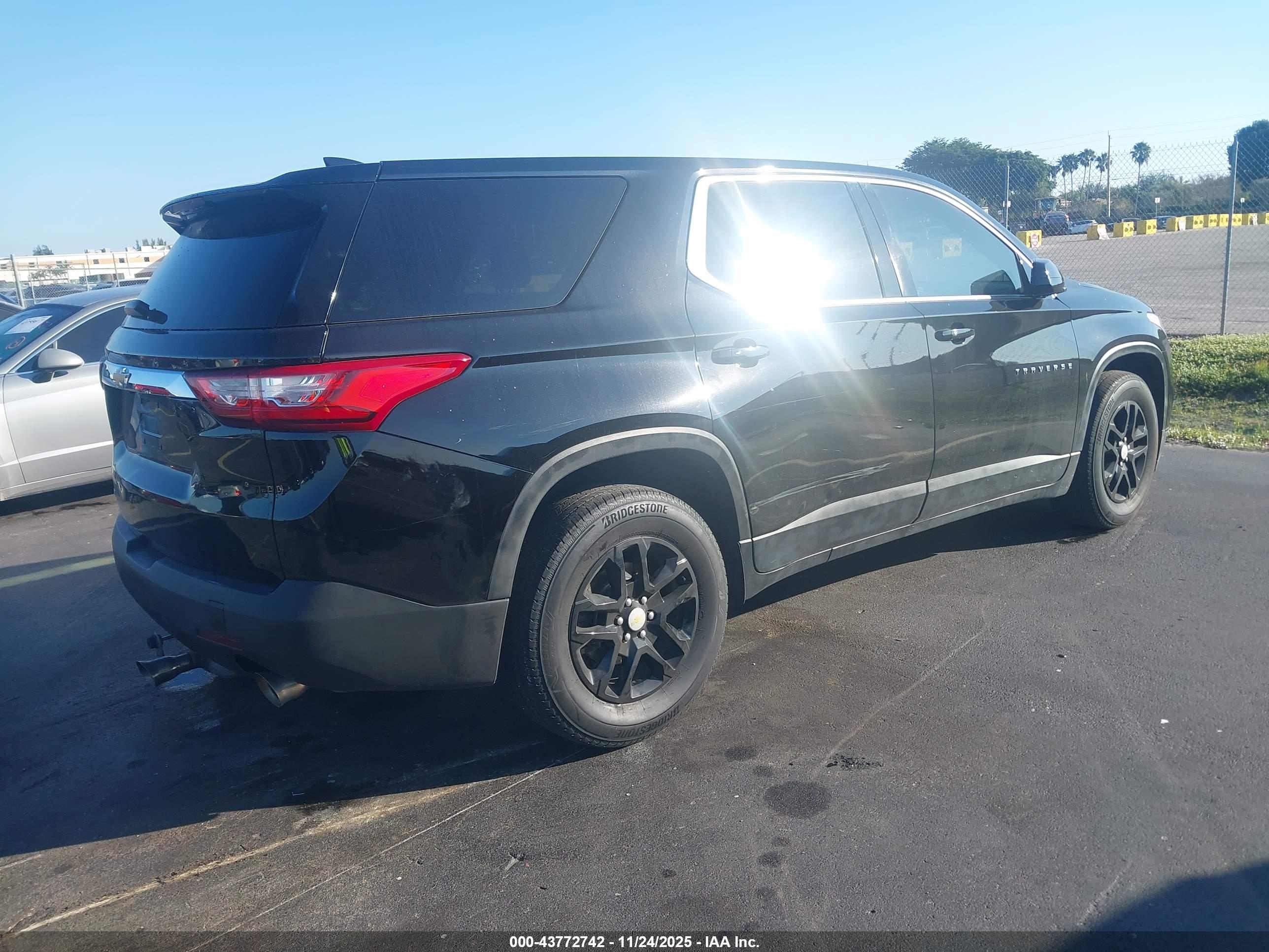 CHEVROLET TRAVERSE image 4