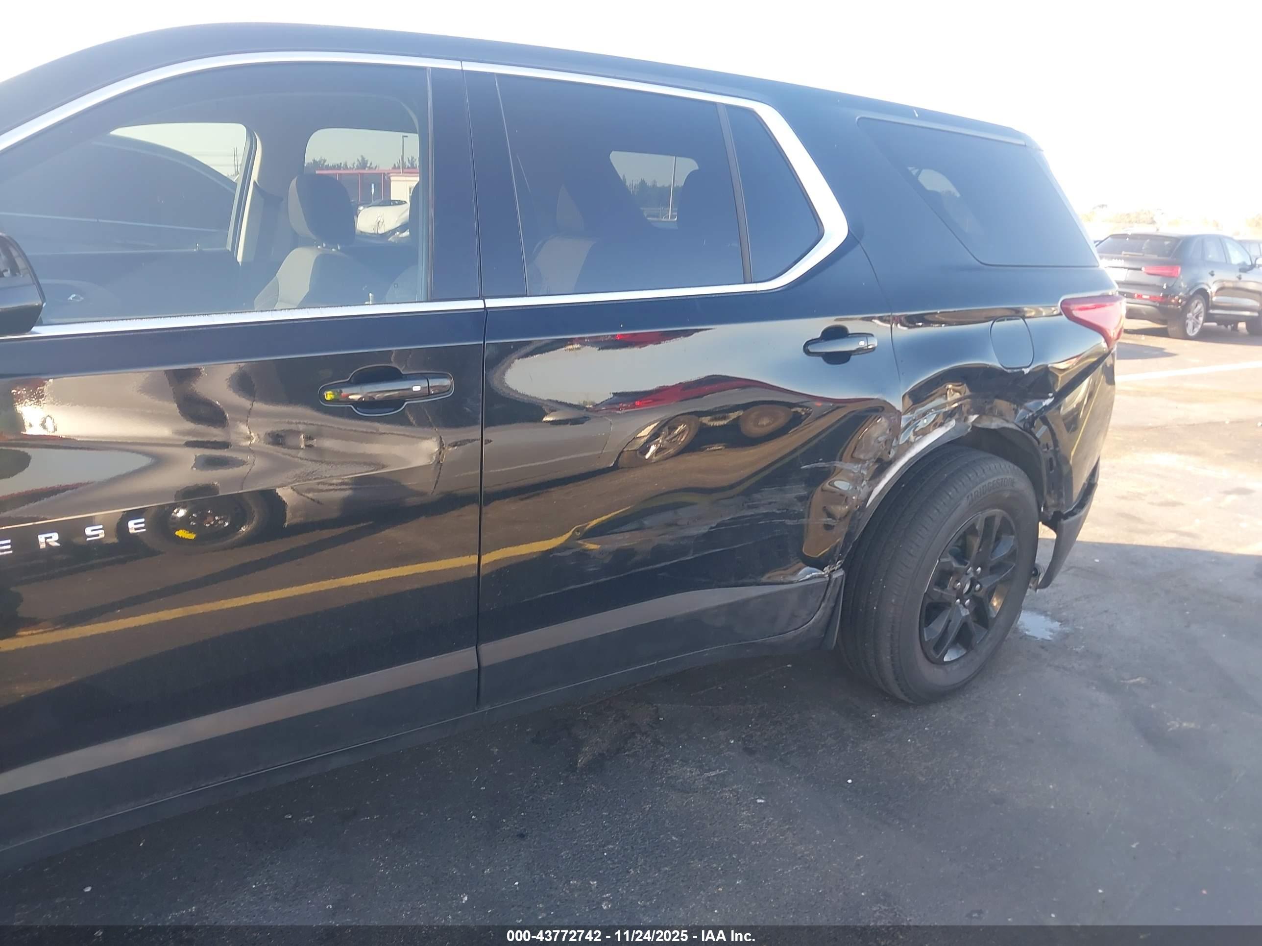 CHEVROLET TRAVERSE image 6
