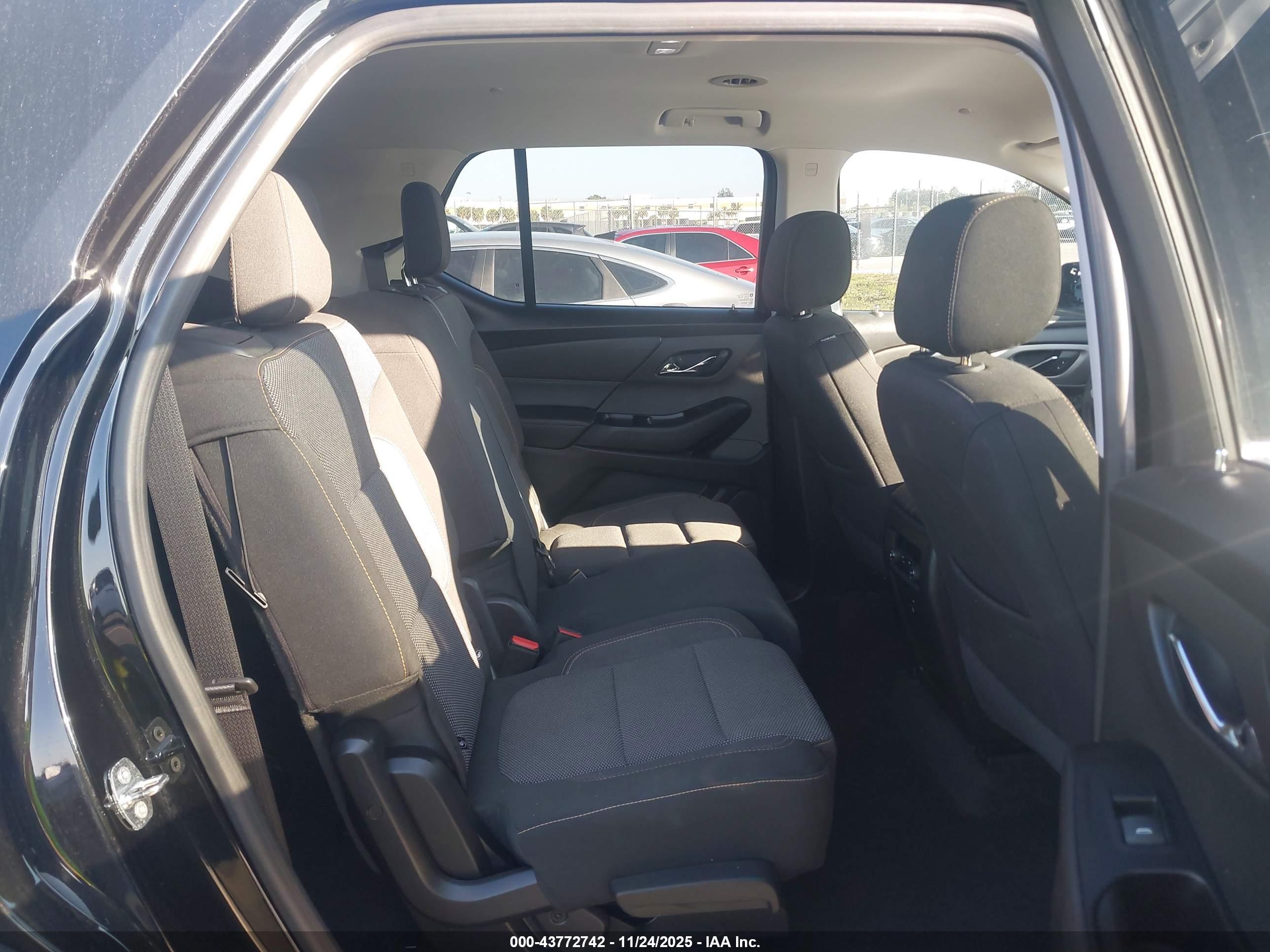 CHEVROLET TRAVERSE image 8