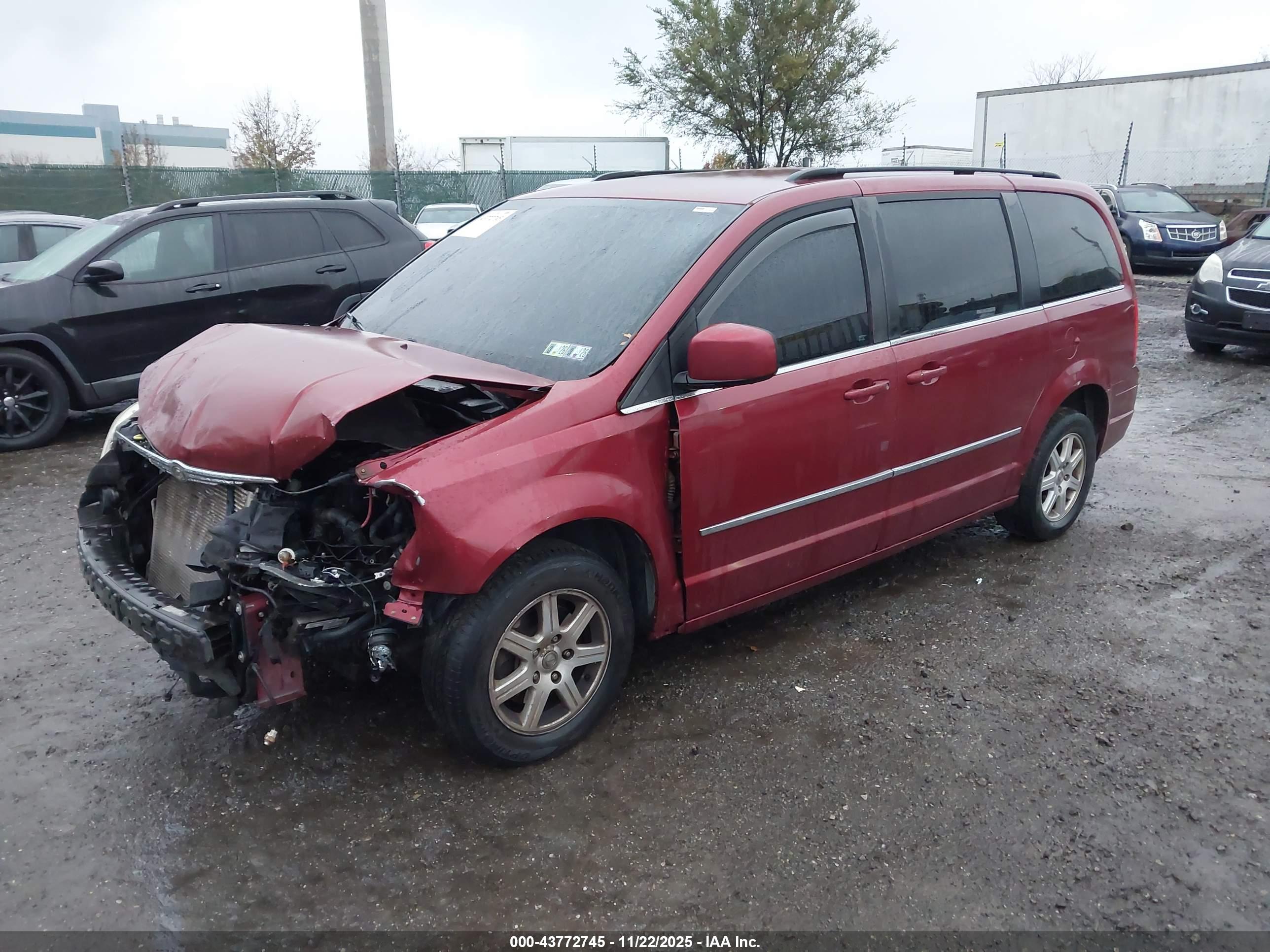 CHRYSLER TOWN image 2