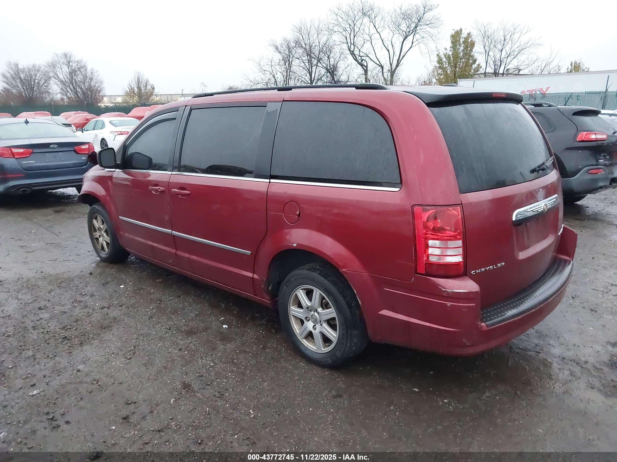CHRYSLER TOWN image 3