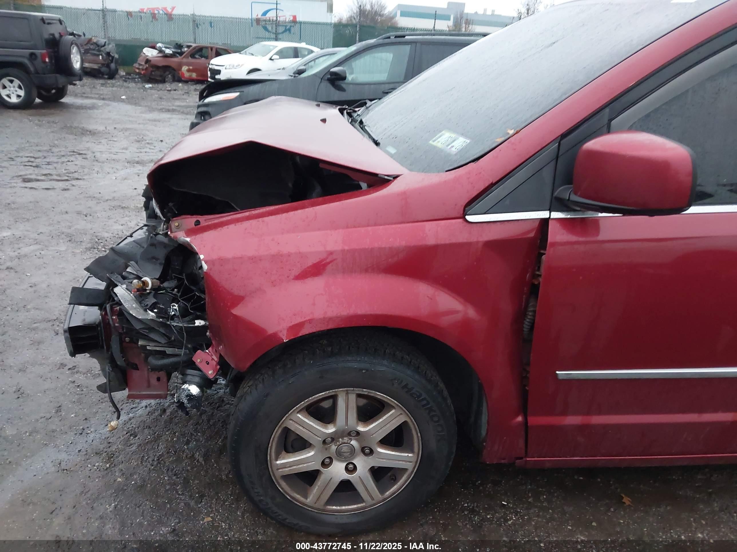 CHRYSLER TOWN image 6