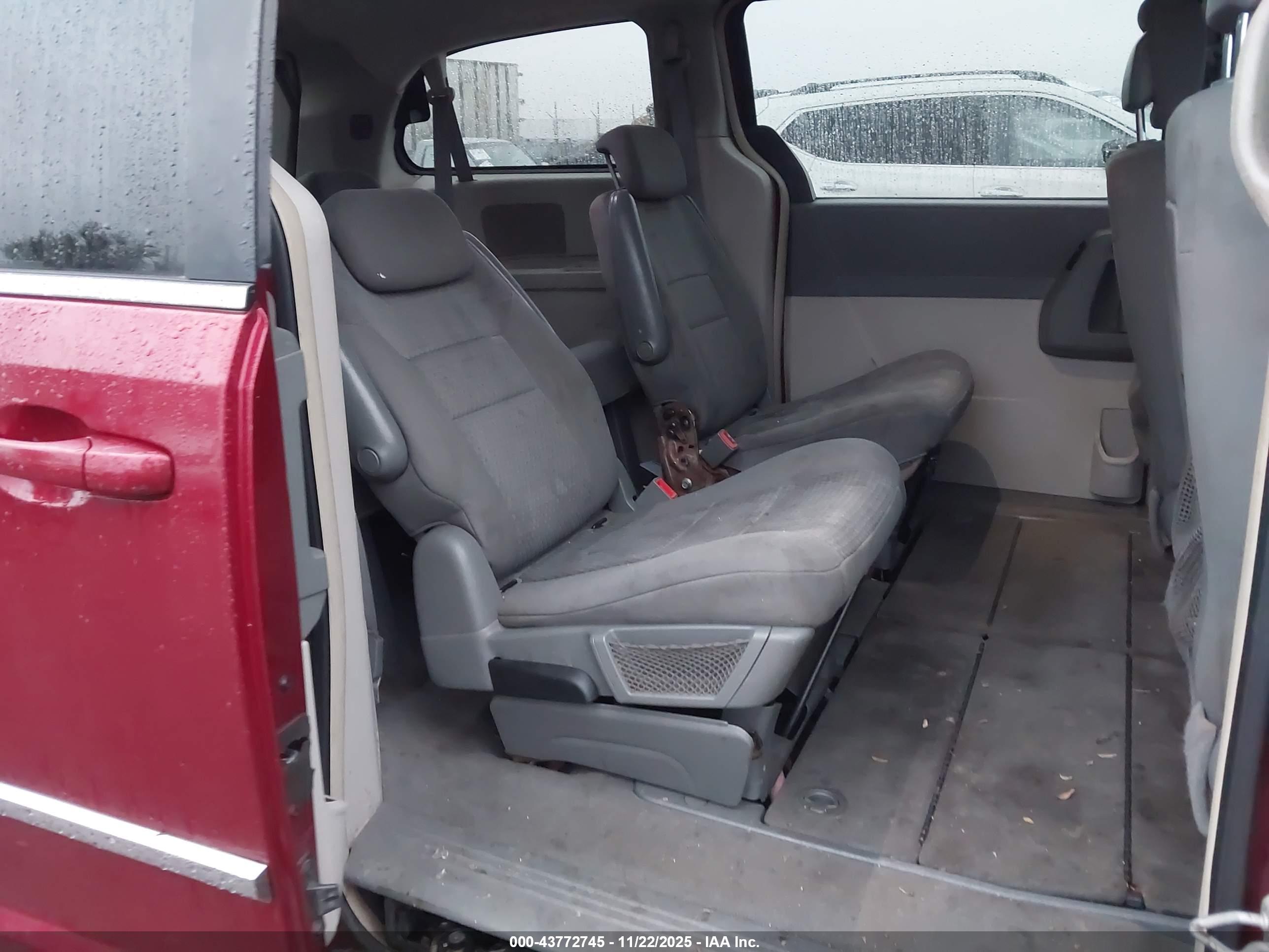 CHRYSLER TOWN image 8