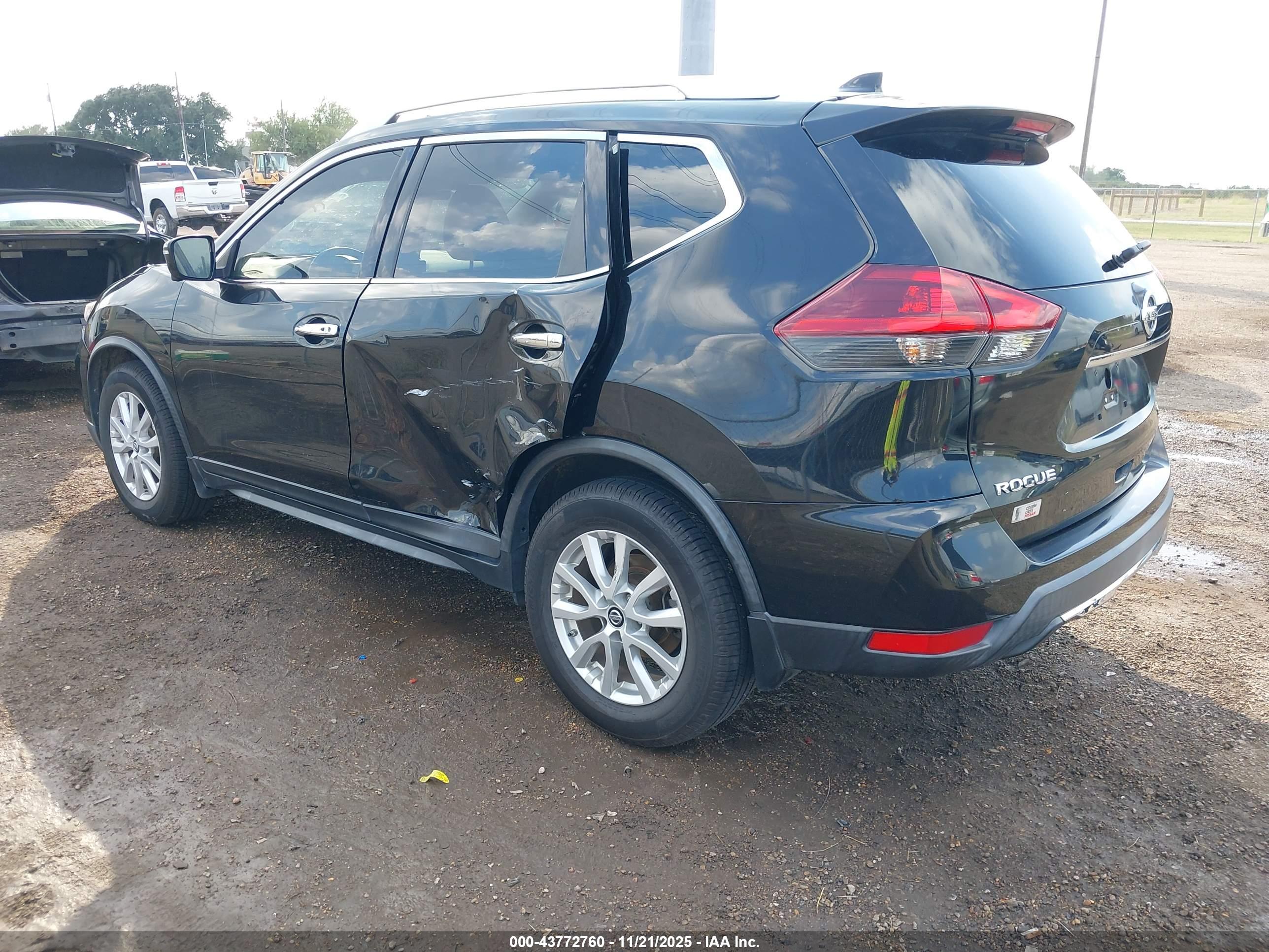 NISSAN ROGUE image 3