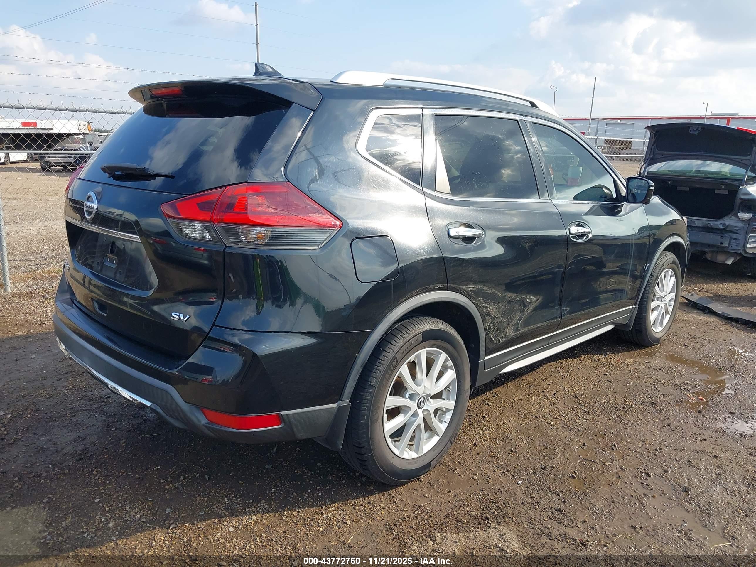 NISSAN ROGUE image 4