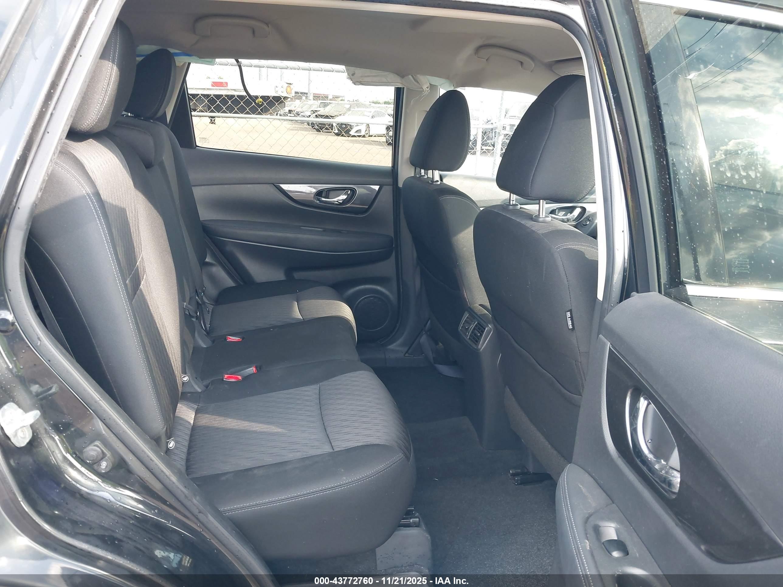 NISSAN ROGUE image 8