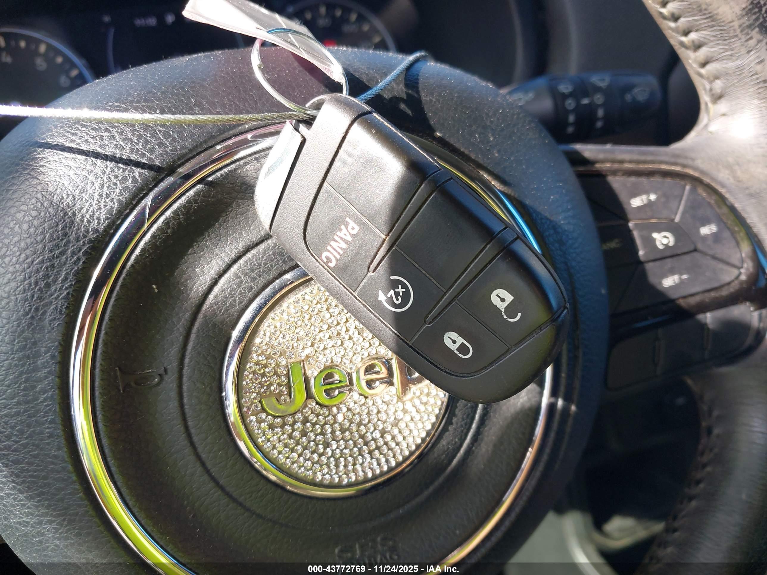 JEEP RENEGADE image 11
