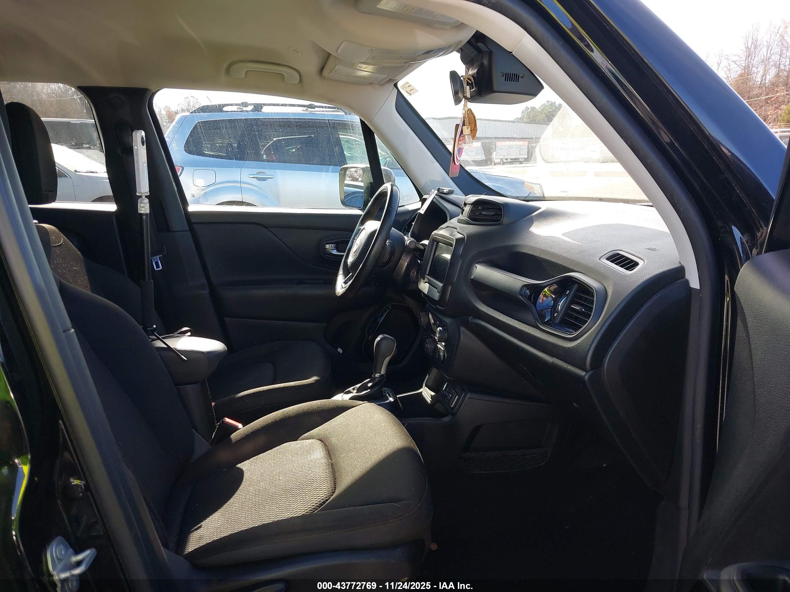 JEEP RENEGADE image 5