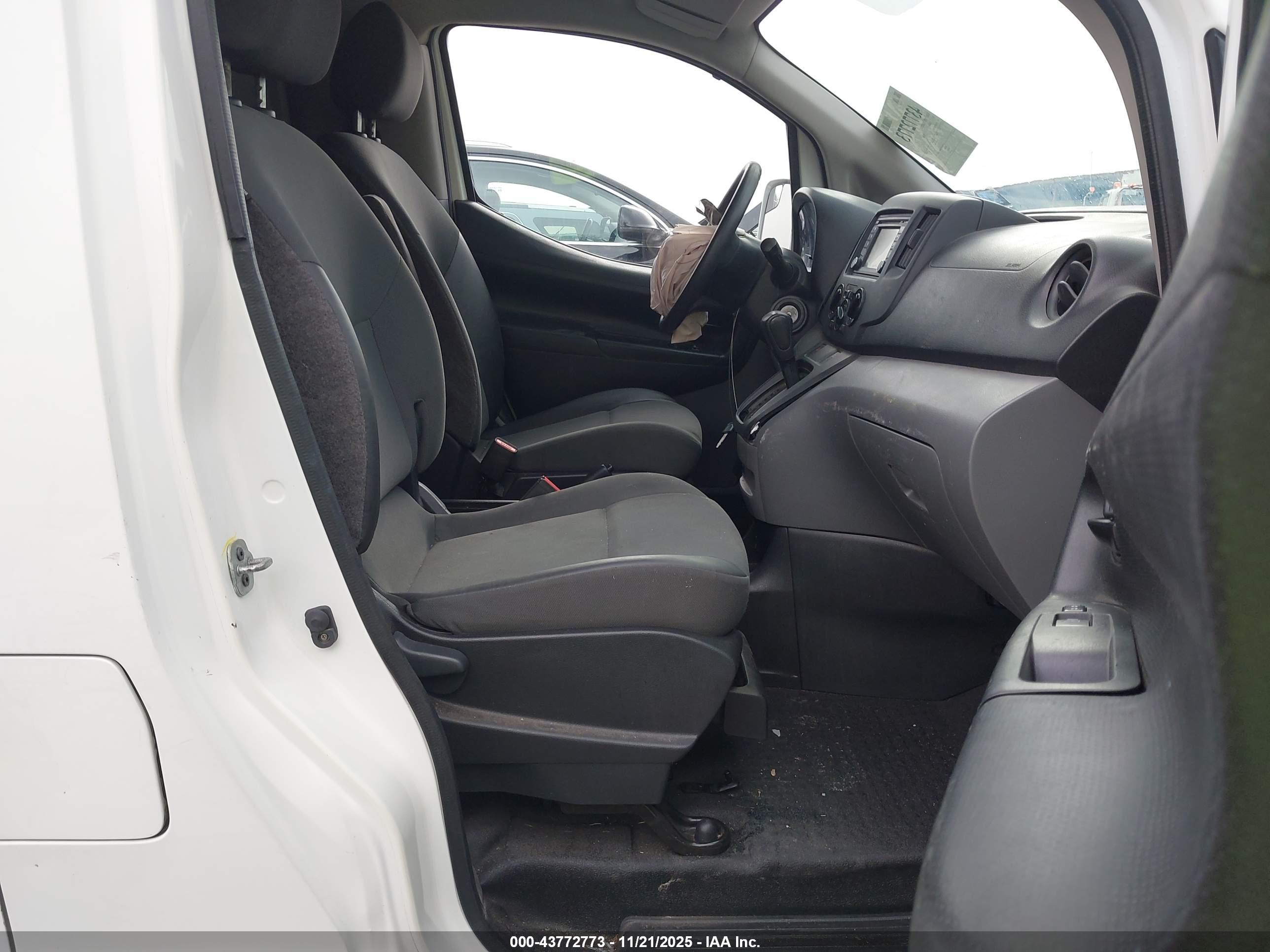 NISSAN NV200 image 5