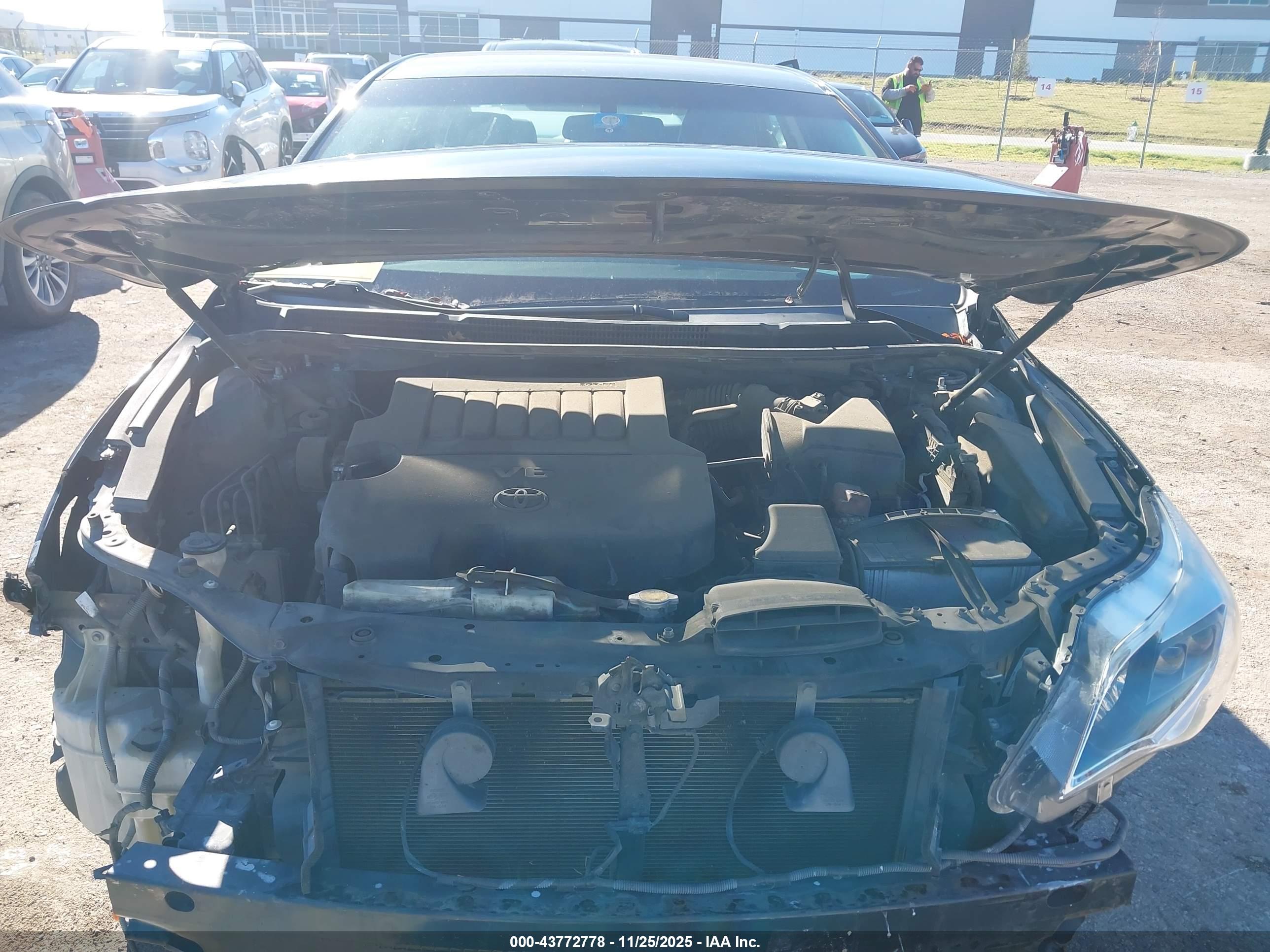 TOYOTA AVALON image 10