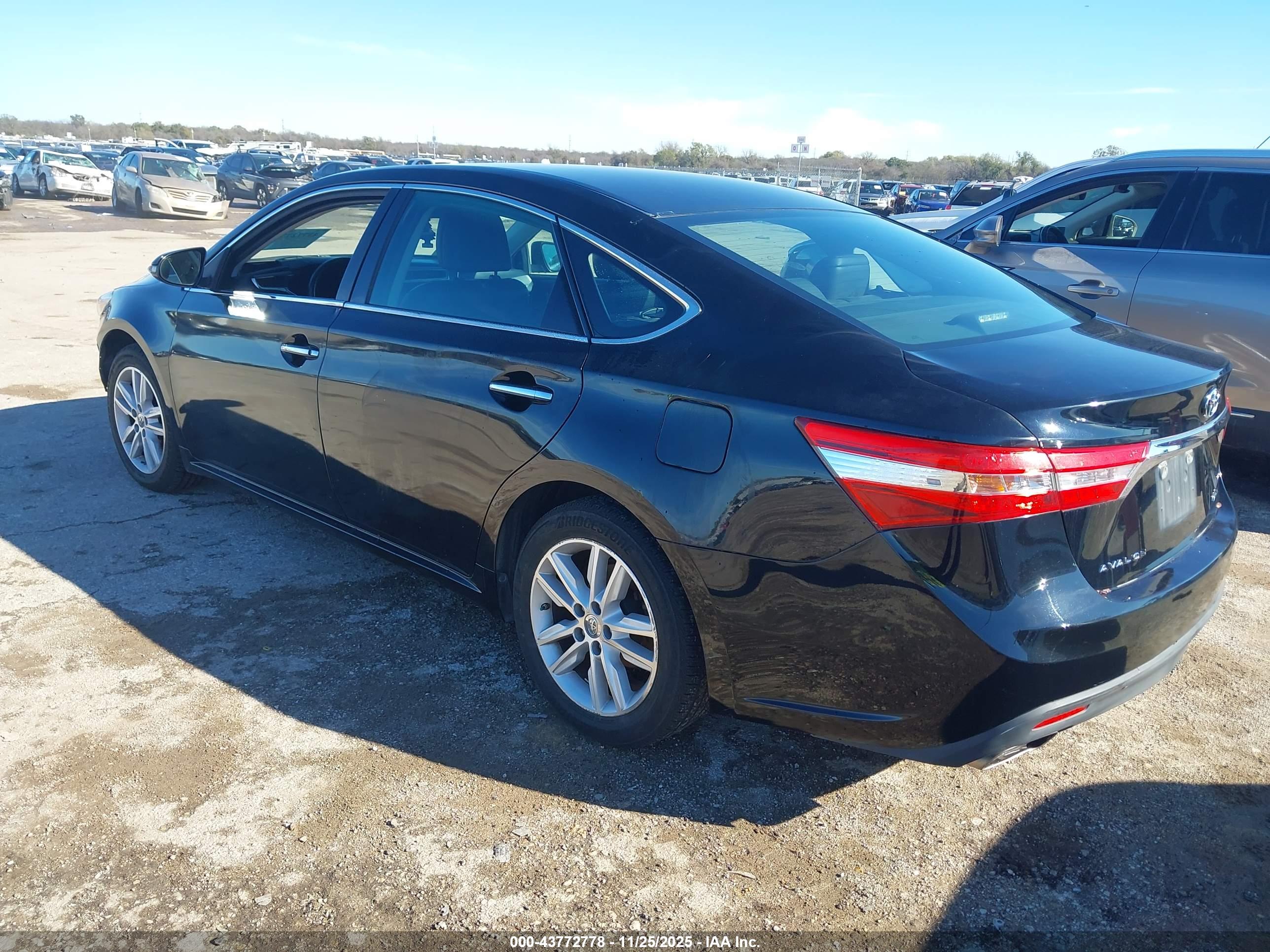 TOYOTA AVALON image 3